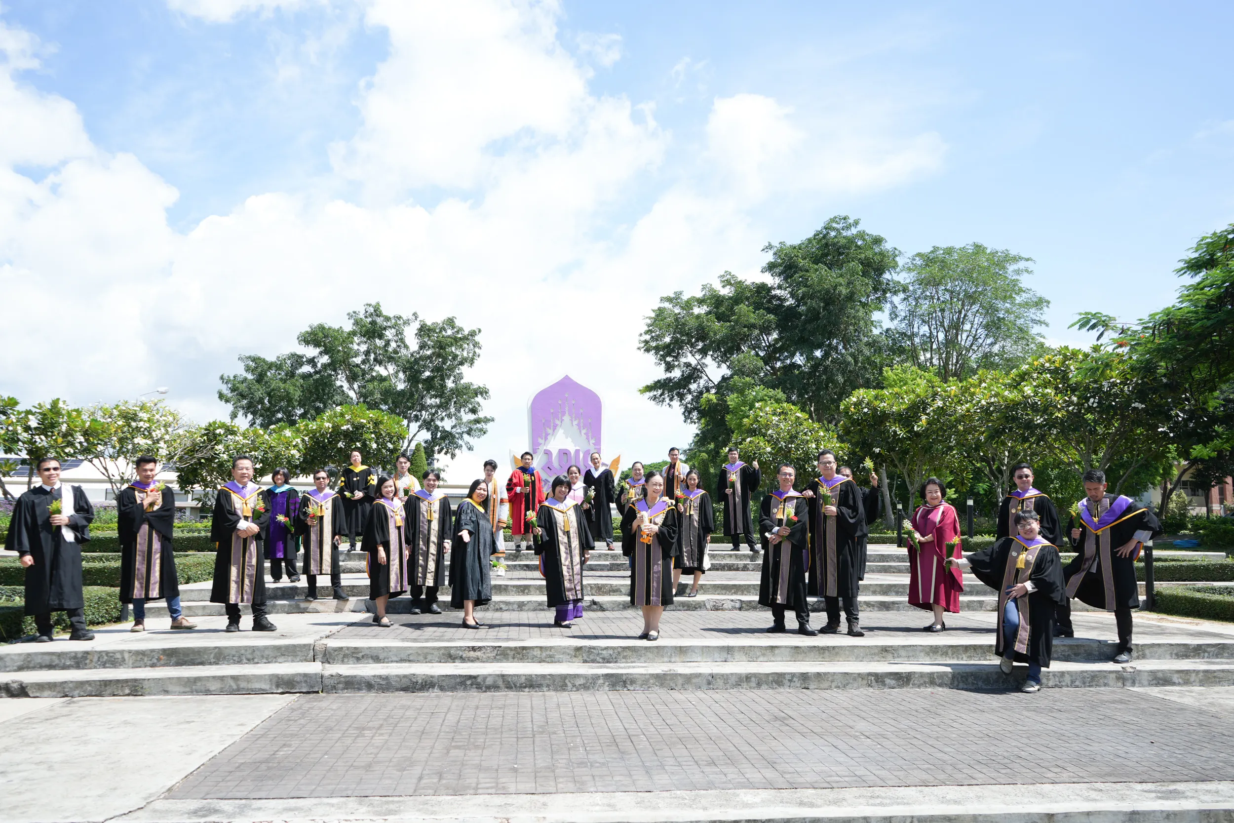 อาจารย์คณะรัฐศาสตร์และสังคมศาสตร์ ได้รับรางวัลอาจารย์มืออาชีพ มหาวิทยาลัยพะเยา UP-PSF ปี พ.ศ. 2568 ในพิธีไหว้ครูมหาวิทยาลัยพะเยา ประจำปีการศึกษา 2568