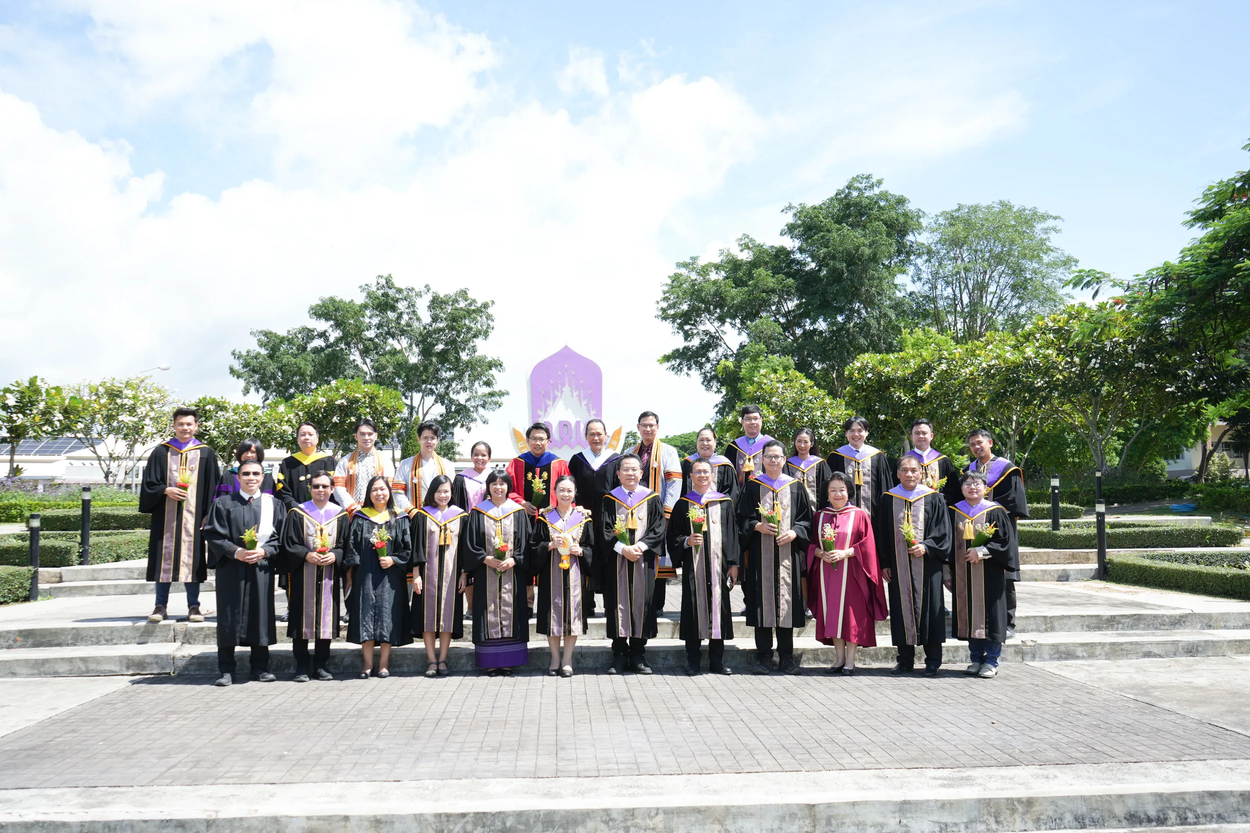 อาจารย์คณะรัฐศาสตร์และสังคมศาสตร์ ได้รับรางวัลอาจารย์มืออาชีพ มหาวิทยาลัยพะเยา UP-PSF ปี พ.ศ. 2568 ในพิธีไหว้ครูมหาวิทยาลัยพะเยา ประจำปีการศึกษา 2568