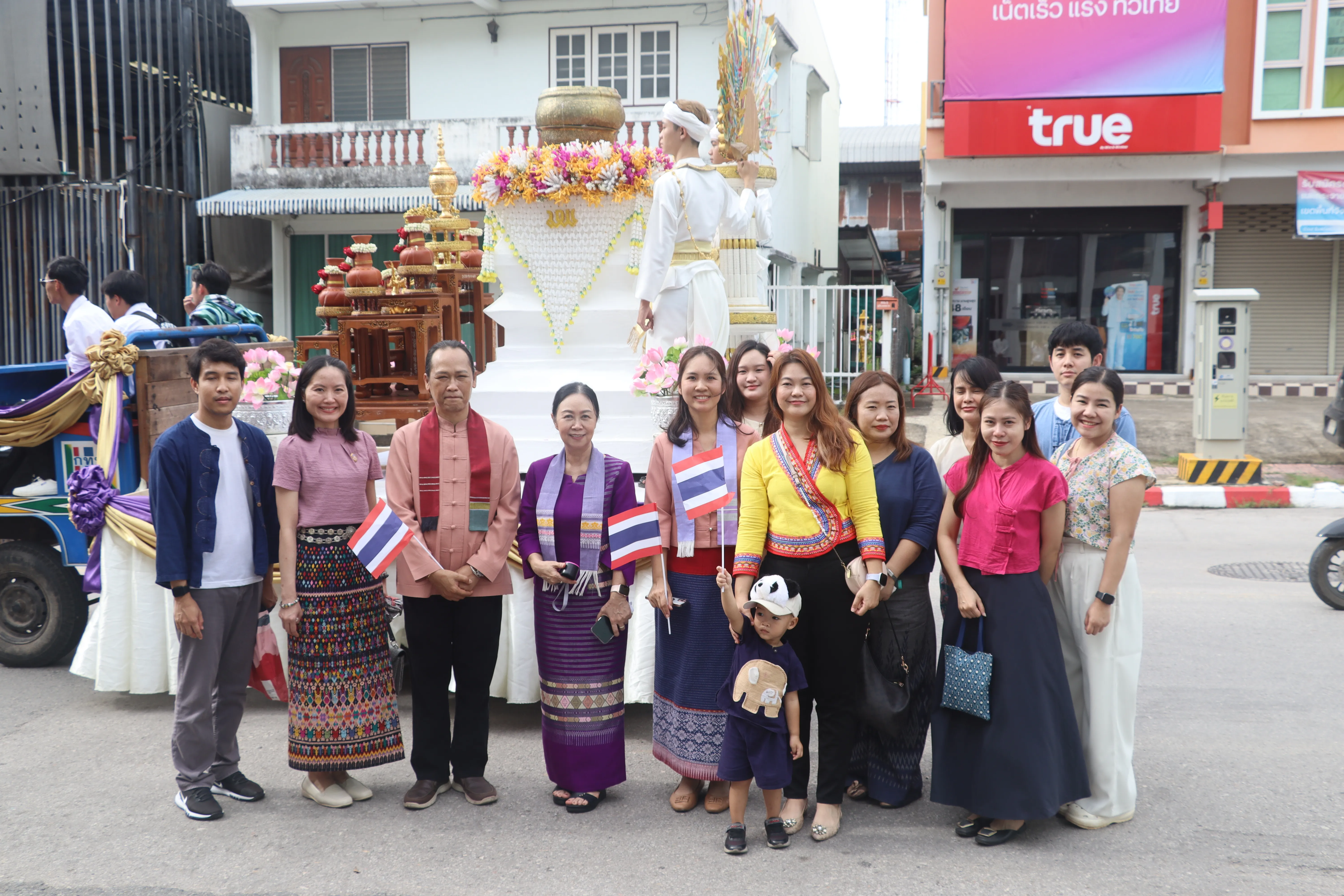 คณะรัฐศาสตร์และสังคมศาสตร์ มหาวิทยาลัยพะเยา ร่วมสืบสาน “ประเพณีแห่ผ้าห่มพระธาตุจอมทอง” ครั้งที่ 10