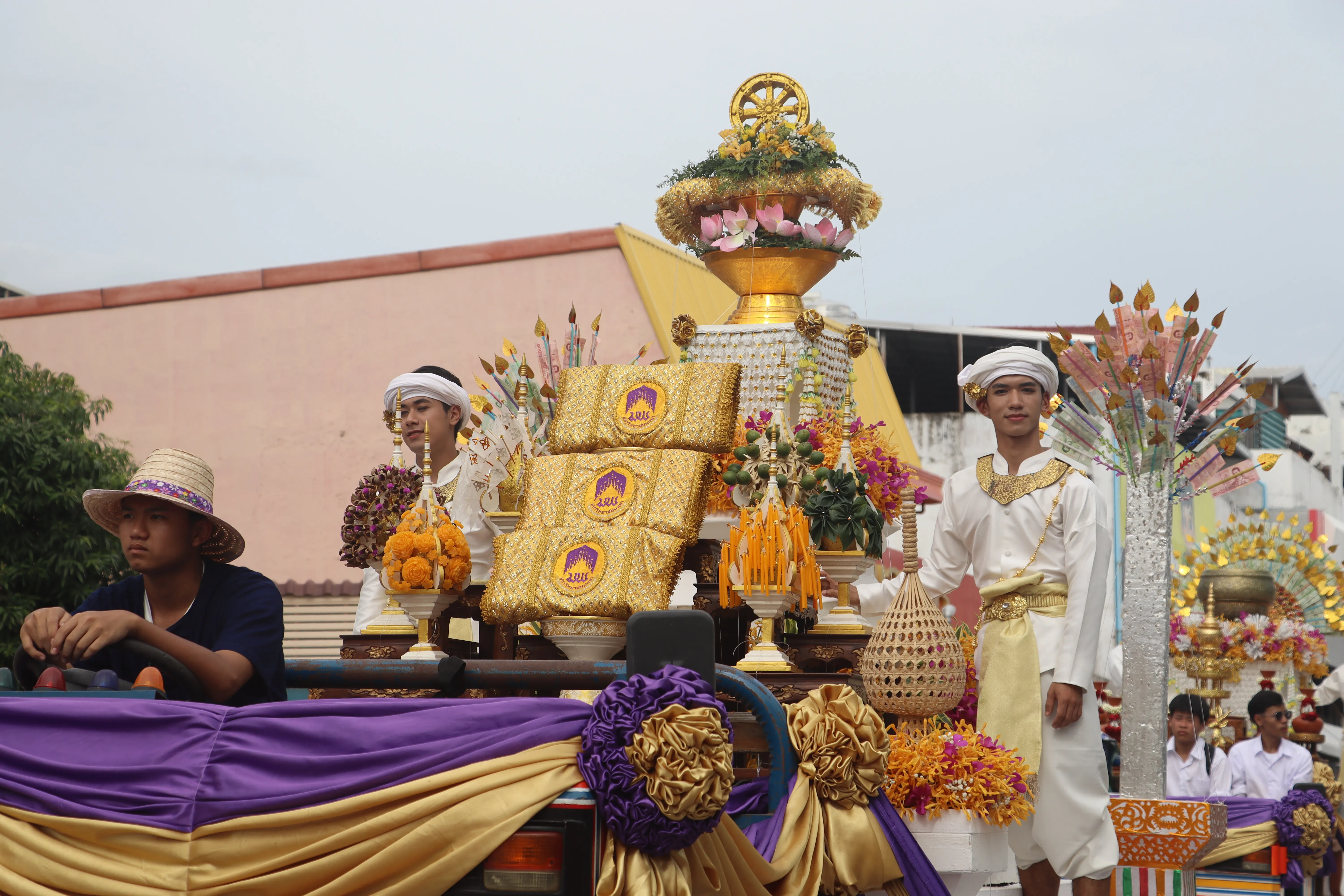 คณะรัฐศาสตร์และสังคมศาสตร์ มหาวิทยาลัยพะเยา ร่วมสืบสาน “ประเพณีแห่ผ้าห่มพระธาตุจอมทอง” ครั้งที่ 10