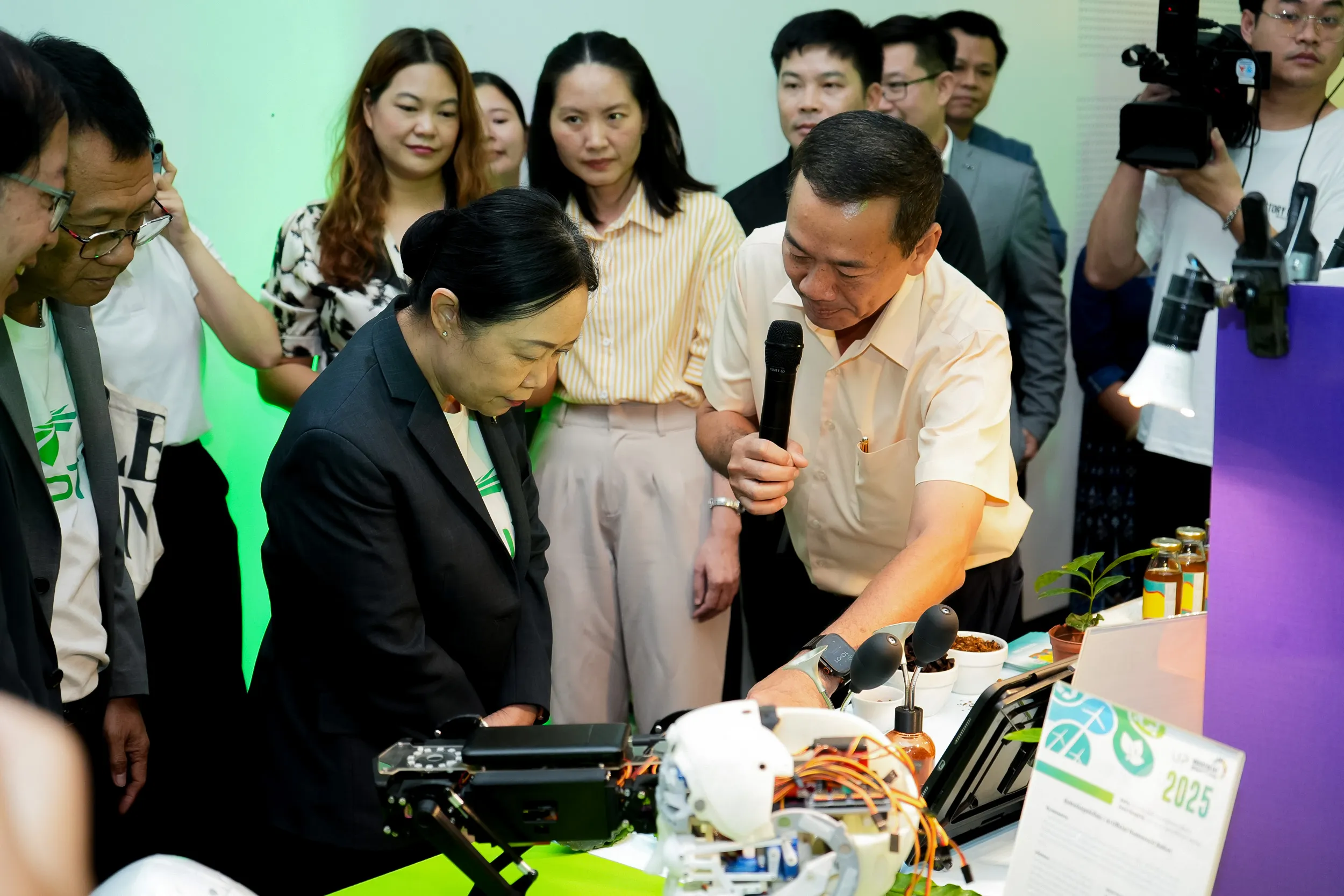 คณะรัฐศาสตร์และสังคมศาสตร์ ม.พะเยา โชว์นวัตกรรม “โรงคั่วกาแฟพะเยา” สร้างโมเดลเศรษฐกิจยั่งยืน ในงาน UP Innovation Day 2025