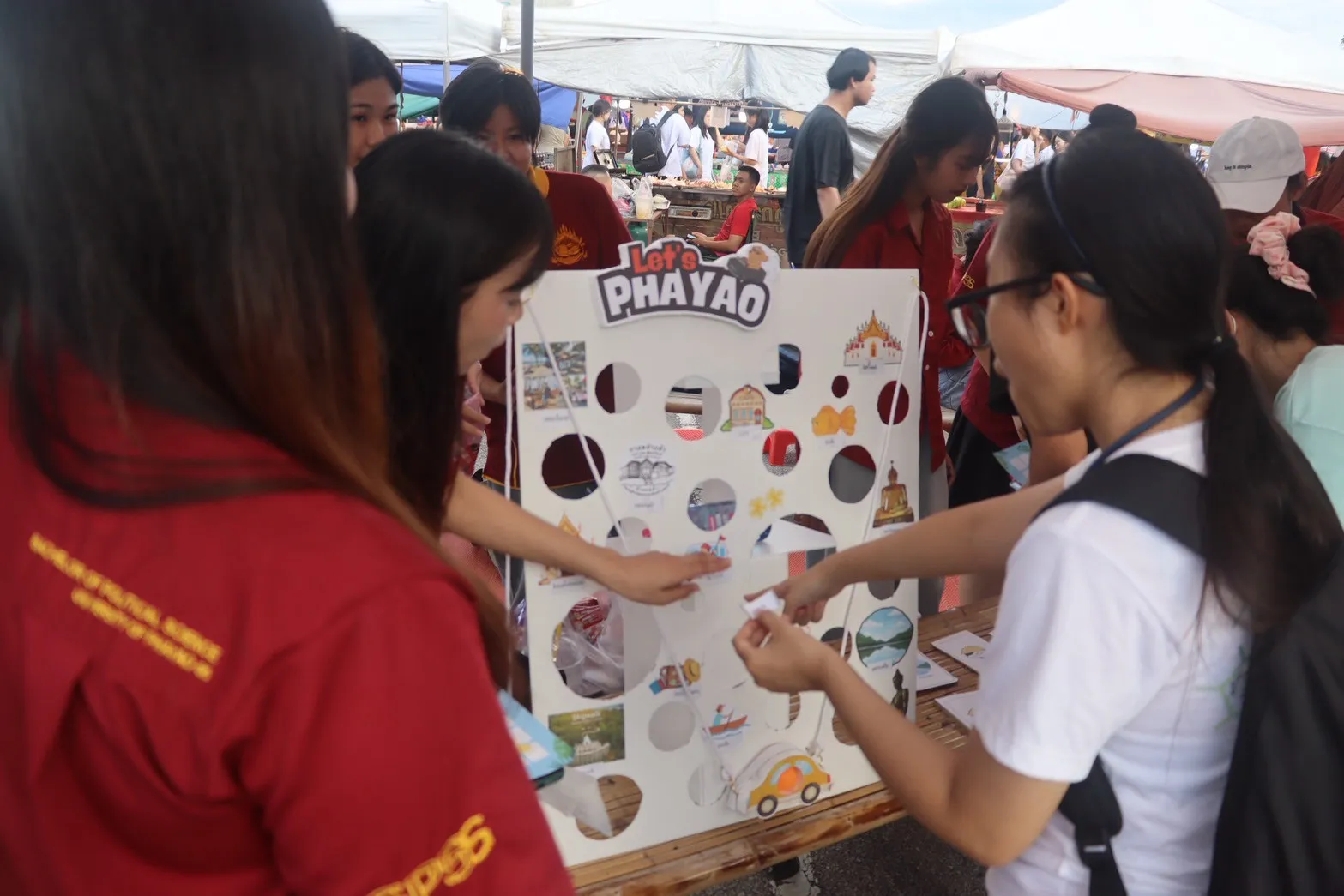 นิสิตรัฐศาสตร์ ม.พะเยา ขับเคลื่อนนวัตกรรมท้องถิ่นผ่านเวที Next-Gen Phayao