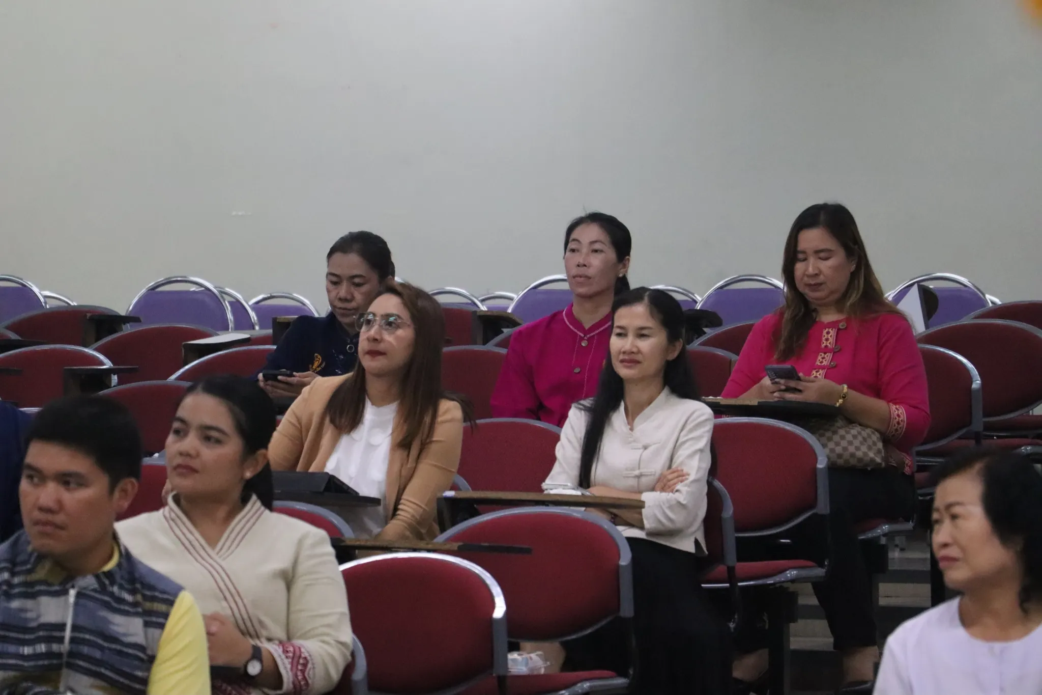 คณะรัฐศาสตร์และสังคมศาสตร์ มหาวิทยาลัยพะเยา จัดกิจกรรม “เสวนาและนิทรรศการประเพณีตักบาตรเทโวโรหณะ และประเพณีตานต้อด” ประจำปี 2568 เพื่อสืบสานวัฒนธรรมท้องถิ่น เชื่อมโยงปัญญากับชุมชนสู่ความยั่งยืน