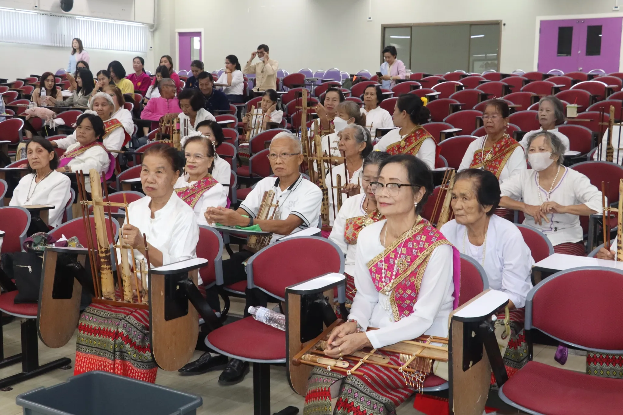 คณะรัฐศาสตร์และสังคมศาสตร์ มหาวิทยาลัยพะเยา จัดกิจกรรม “เสวนาและนิทรรศการประเพณีตักบาตรเทโวโรหณะ และประเพณีตานต้อด” ประจำปี 2568 เพื่อสืบสานวัฒนธรรมท้องถิ่น เชื่อมโยงปัญญากับชุมชนสู่ความยั่งยืน