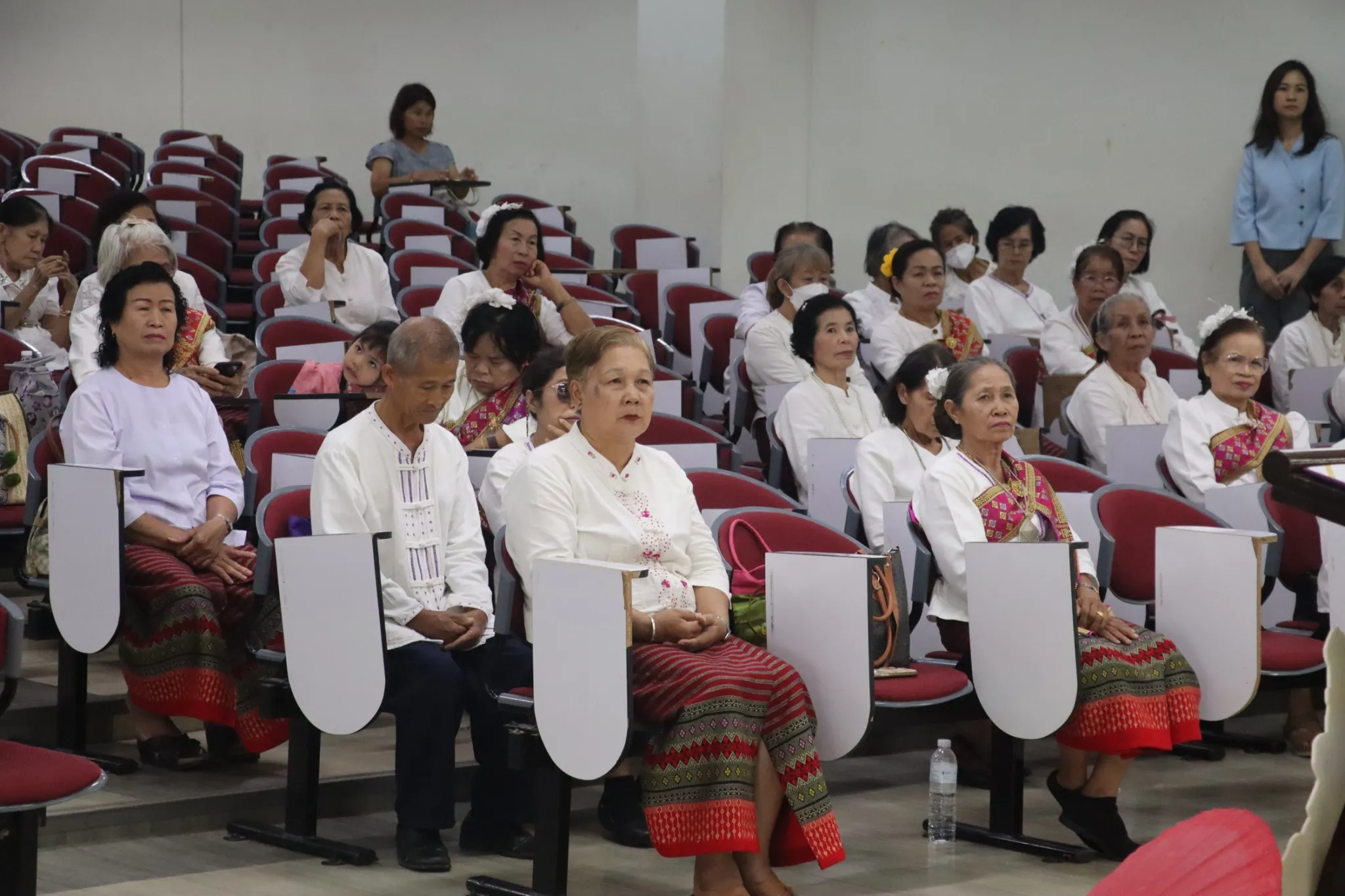 คณะรัฐศาสตร์และสังคมศาสตร์ มหาวิทยาลัยพะเยา จัดกิจกรรม “เสวนาและนิทรรศการประเพณีตักบาตรเทโวโรหณะ และประเพณีตานต้อด” ประจำปี 2568 เพื่อสืบสานวัฒนธรรมท้องถิ่น เชื่อมโยงปัญญากับชุมชนสู่ความยั่งยืน