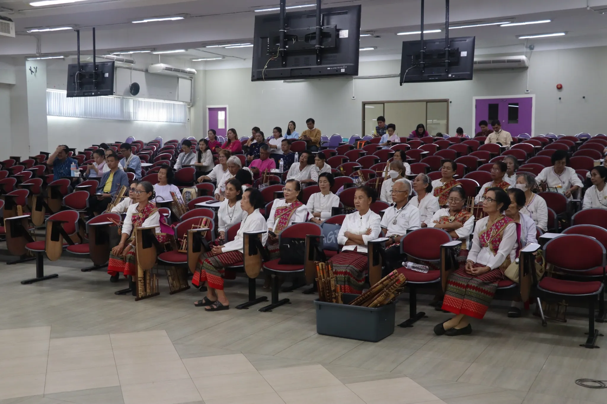 คณะรัฐศาสตร์และสังคมศาสตร์ มหาวิทยาลัยพะเยา จัดกิจกรรม “เสวนาและนิทรรศการประเพณีตักบาตรเทโวโรหณะ และประเพณีตานต้อด” ประจำปี 2568 เพื่อสืบสานวัฒนธรรมท้องถิ่น เชื่อมโยงปัญญากับชุมชนสู่ความยั่งยืน