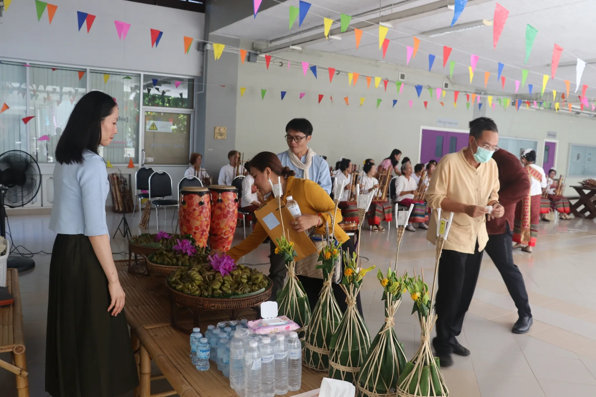 คณะรัฐศาสตร์และสังคมศาสตร์ มหาวิทยาลัยพะเยา จัดกิจกรรม “เสวนาและนิทรรศการประเพณีตักบาตรเทโวโรหณะ และประเพณีตานต้อด” ประจำปี 2568 เพื่อสืบสานวัฒนธรรมท้องถิ่น เชื่อมโยงปัญญากับชุมชนสู่ความยั่งยืน