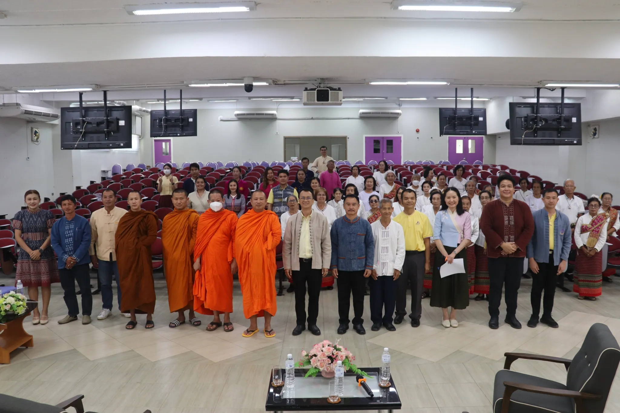 คณะรัฐศาสตร์และสังคมศาสตร์ มหาวิทยาลัยพะเยา จัดกิจกรรม “เสวนาและนิทรรศการประเพณีตักบาตรเทโวโรหณะ และประเพณีตานต้อด” ประจำปี 2568 เพื่อสืบสานวัฒนธรรมท้องถิ่น เชื่อมโยงปัญญากับชุมชนสู่ความยั่งยืน