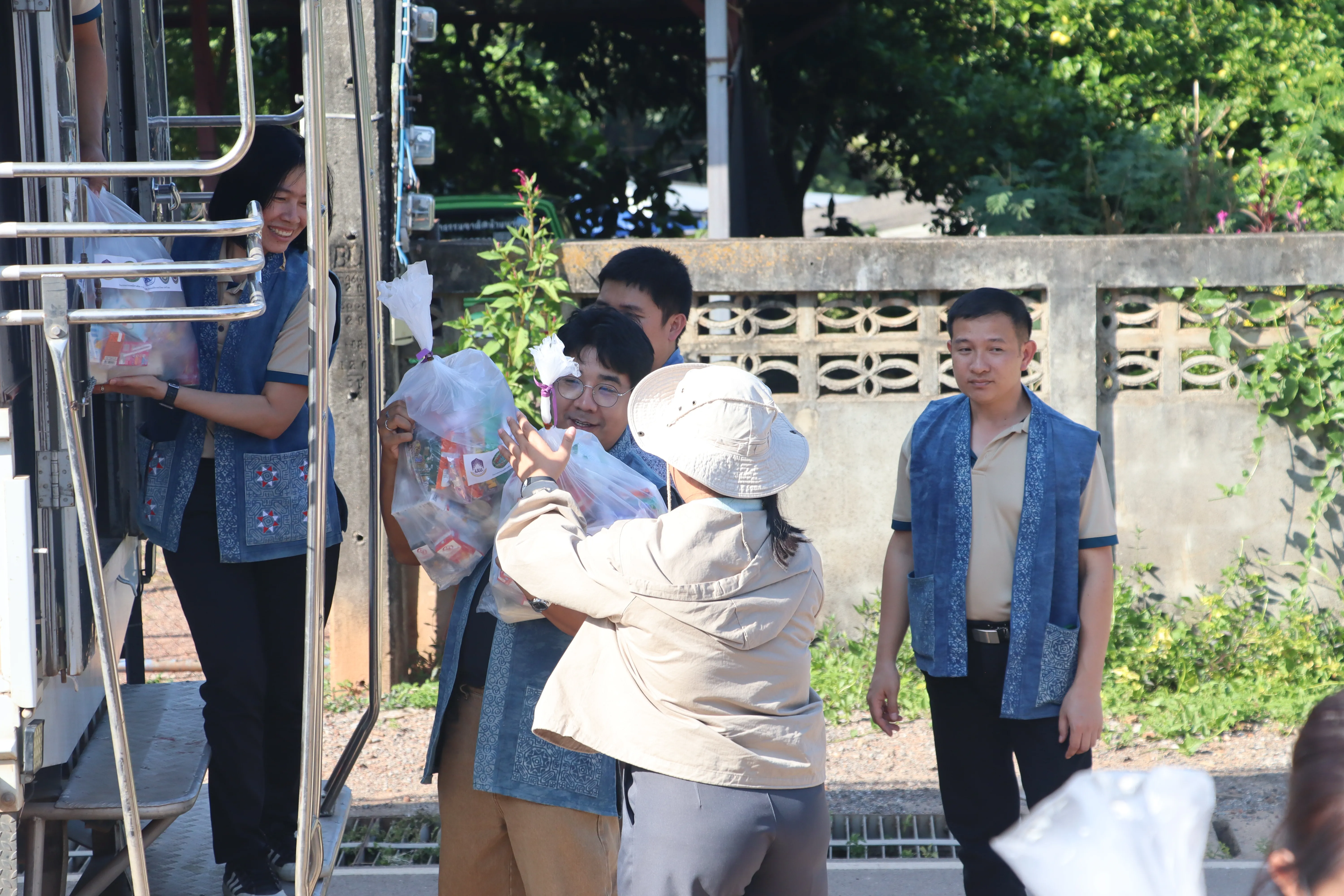 คณะรัฐศาสตร์และสังคมศาสตร์ ม.พะเยา ร่วมสืบสาน "ประเพณีตานต้อด" ประจำปี 2568 พร้อมส่งมอบความช่วยเหลือแก่ชุมชน