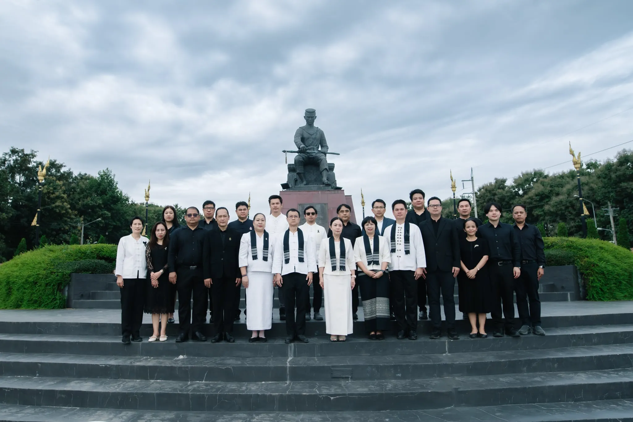 คณะรัฐศาสตร์และสังคมศาสตร์ มหาวิทยาลัยพะเยา ร่วมกิจกรรมตักบาตรบำเพ็ญพระราชกุศลถวายแด่สมเด็จพระนางเจ้าสิริกิติ์ พระบรมราชินีนาถ พระบรมราชชนนีพันปีหลวง