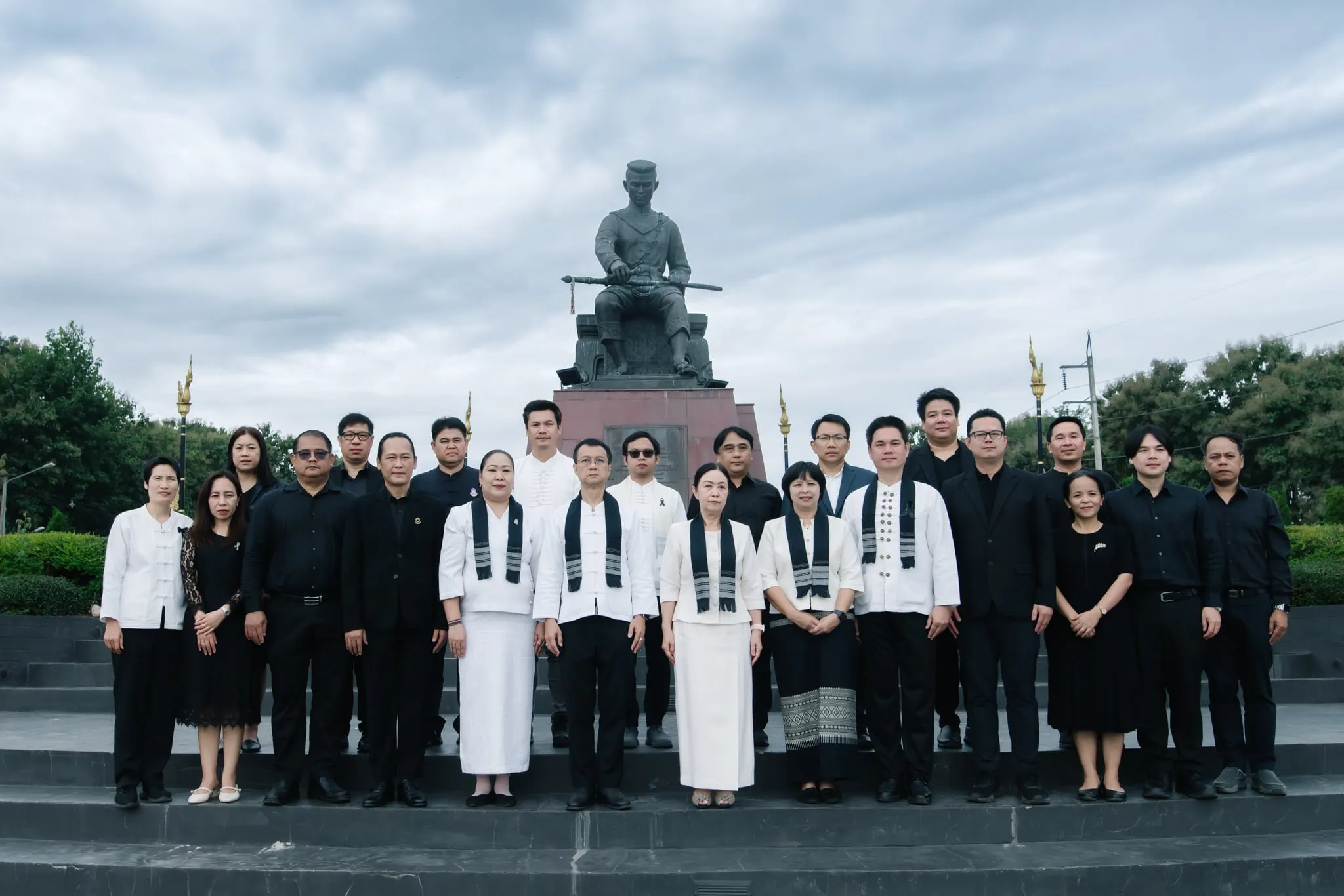 คณะรัฐศาสตร์และสังคมศาสตร์ มหาวิทยาลัยพะเยา ร่วมกิจกรรมตักบาตรบำเพ็ญพระราชกุศลถวายแด่สมเด็จพระนางเจ้าสิริกิติ์ พระบรมราชินีนาถ พระบรมราชชนนีพันปีหลวง