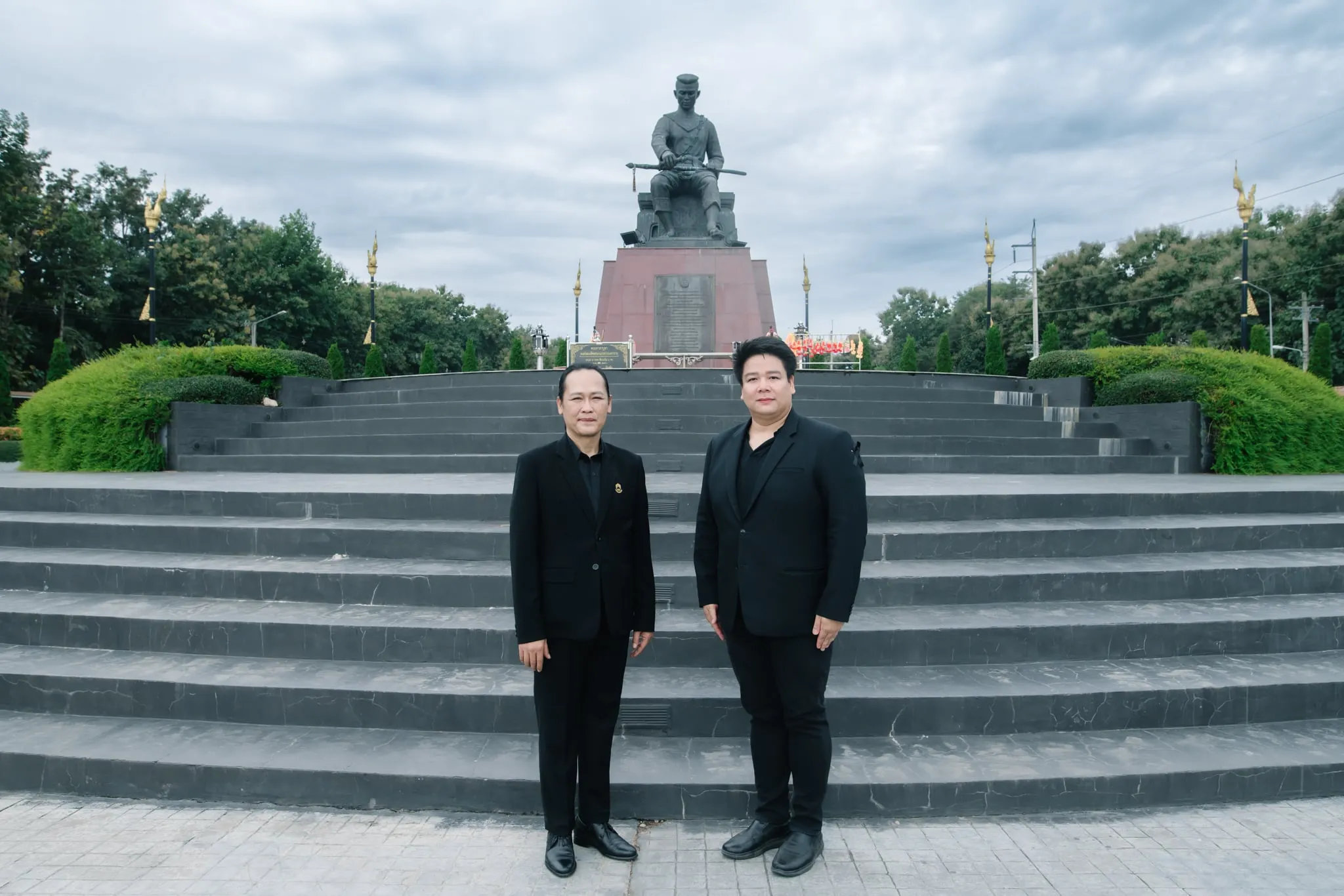 คณะรัฐศาสตร์และสังคมศาสตร์ มหาวิทยาลัยพะเยา ร่วมกิจกรรมตักบาตรบำเพ็ญพระราชกุศลถวายแด่สมเด็จพระนางเจ้าสิริกิติ์ พระบรมราชินีนาถ พระบรมราชชนนีพันปีหลวง