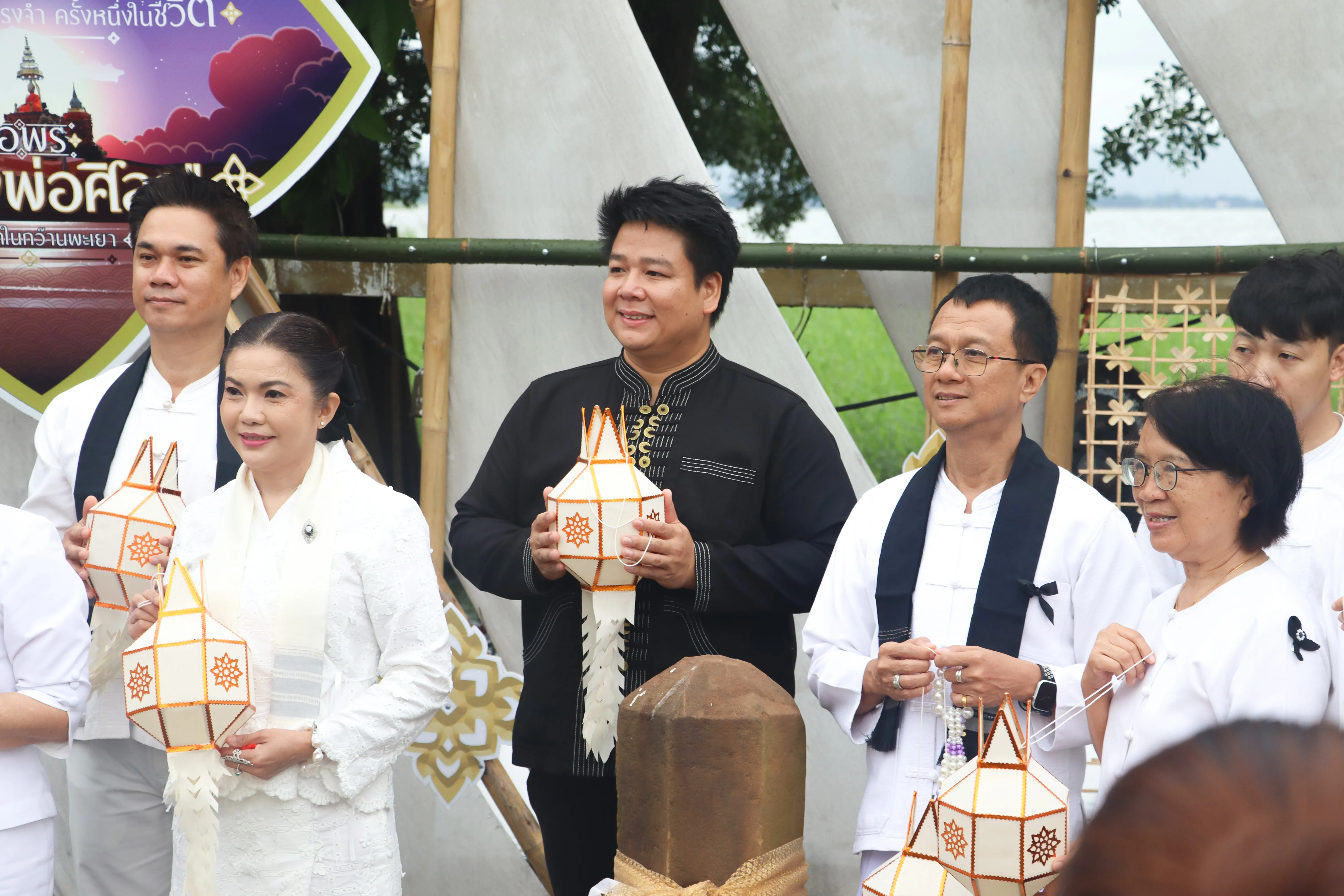 คณะรัฐศาสตร์และสังคมศาสตร์ มหาวิทยาลัยพะเยา ร่วมกิจกรรม “โมเมนต์แห่งความทรงจำ 15 ค่ำ เดือน 12” สืบสานประเพณีล้านนาและถวายเป็นพระราชกุศล