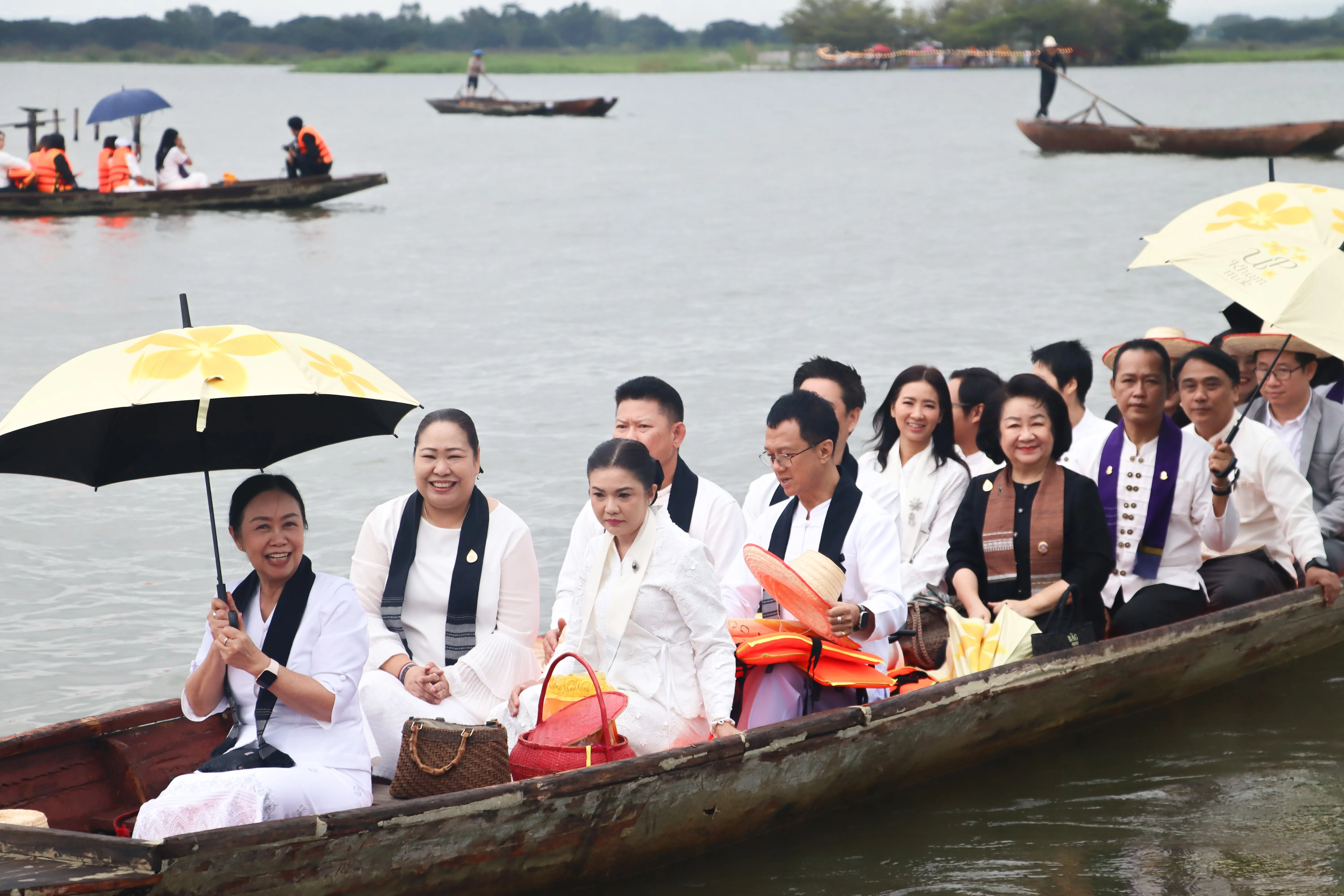คณะรัฐศาสตร์และสังคมศาสตร์ มหาวิทยาลัยพะเยา ร่วมกิจกรรม “โมเมนต์แห่งความทรงจำ 15 ค่ำ เดือน 12” สืบสานประเพณีล้านนาและถวายเป็นพระราชกุศล