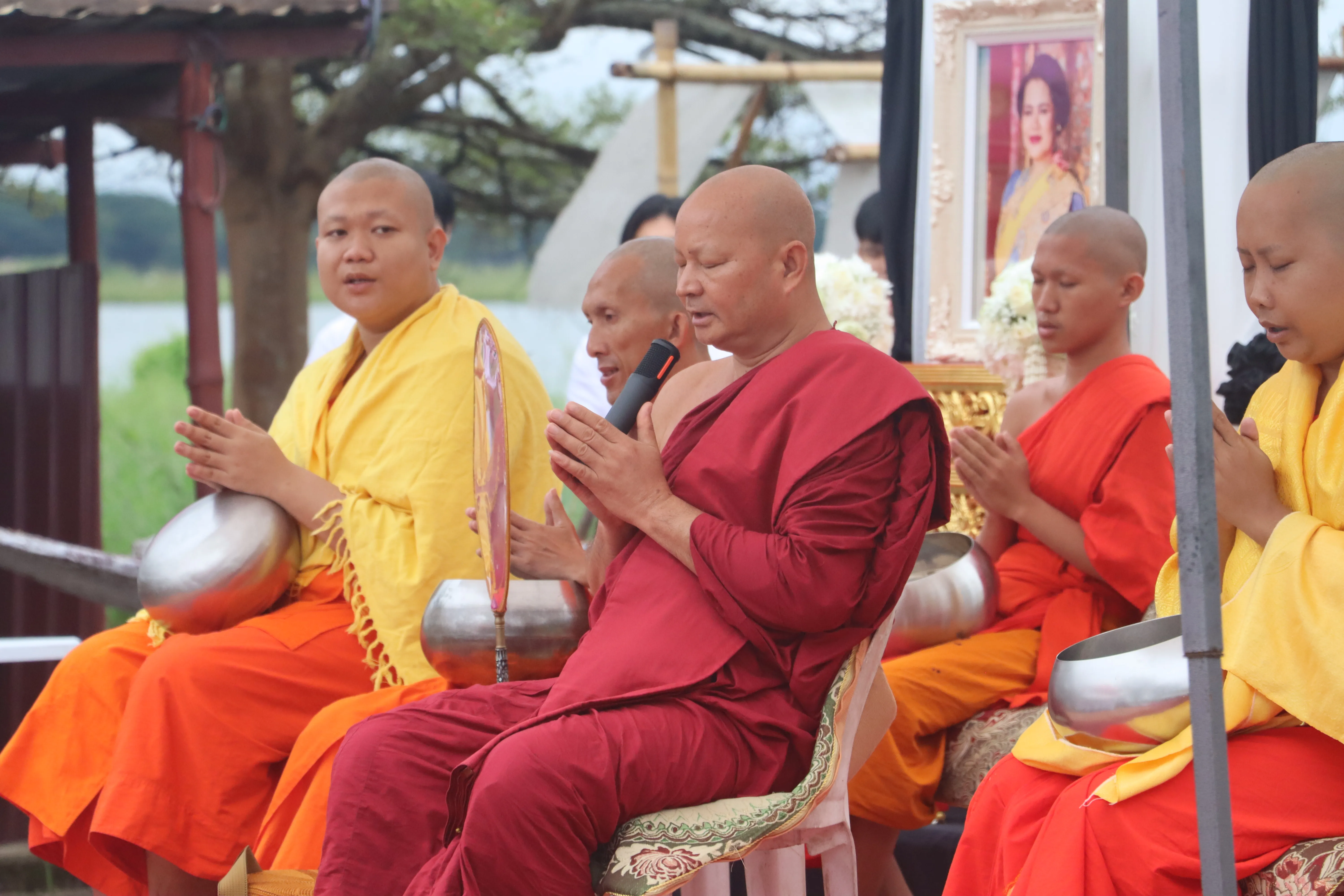 คณะรัฐศาสตร์และสังคมศาสตร์ มหาวิทยาลัยพะเยา ร่วมกิจกรรม “โมเมนต์แห่งความทรงจำ 15 ค่ำ เดือน 12” สืบสานประเพณีล้านนาและถวายเป็นพระราชกุศล