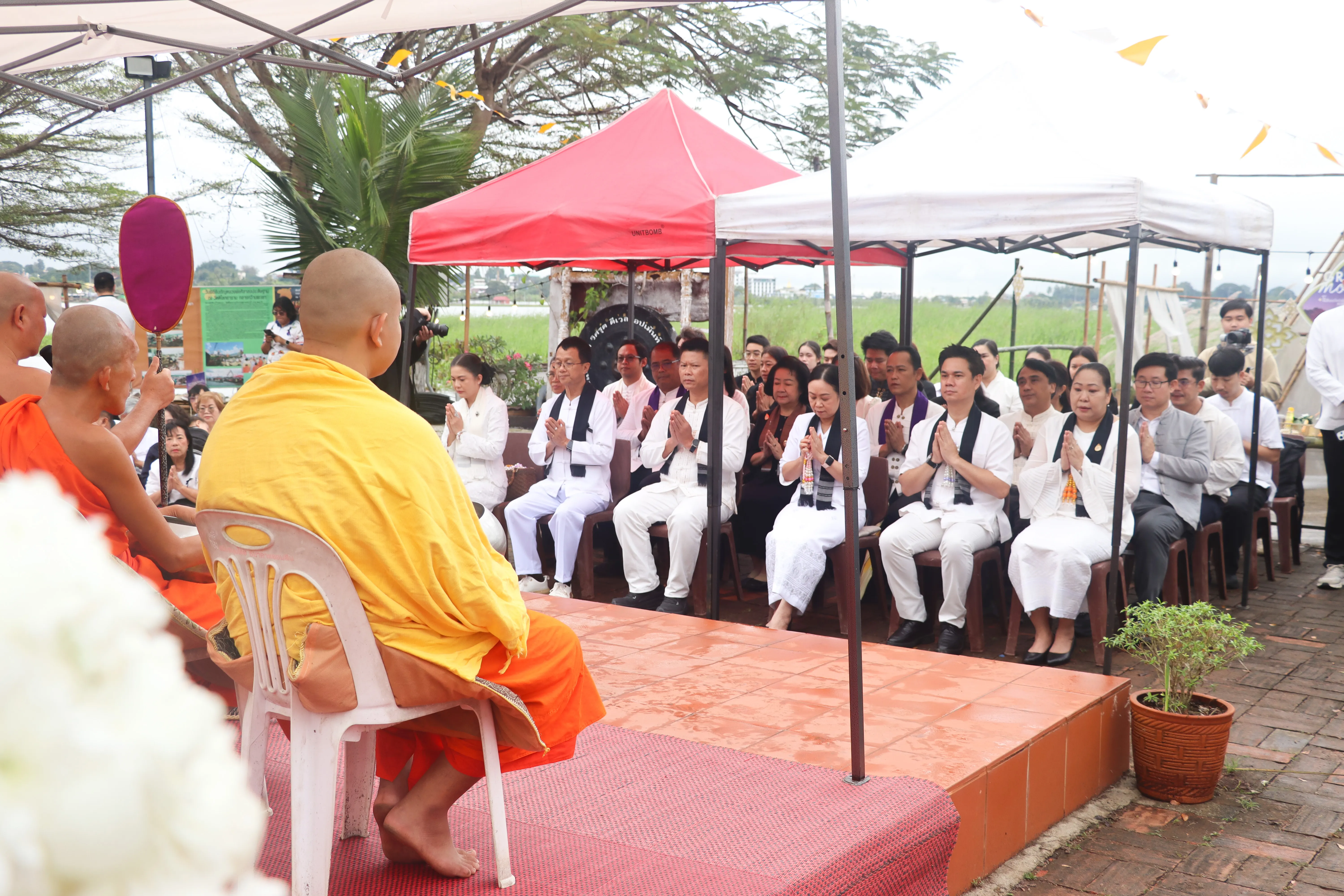 คณะรัฐศาสตร์และสังคมศาสตร์ มหาวิทยาลัยพะเยา ร่วมกิจกรรม “โมเมนต์แห่งความทรงจำ 15 ค่ำ เดือน 12” สืบสานประเพณีล้านนาและถวายเป็นพระราชกุศล