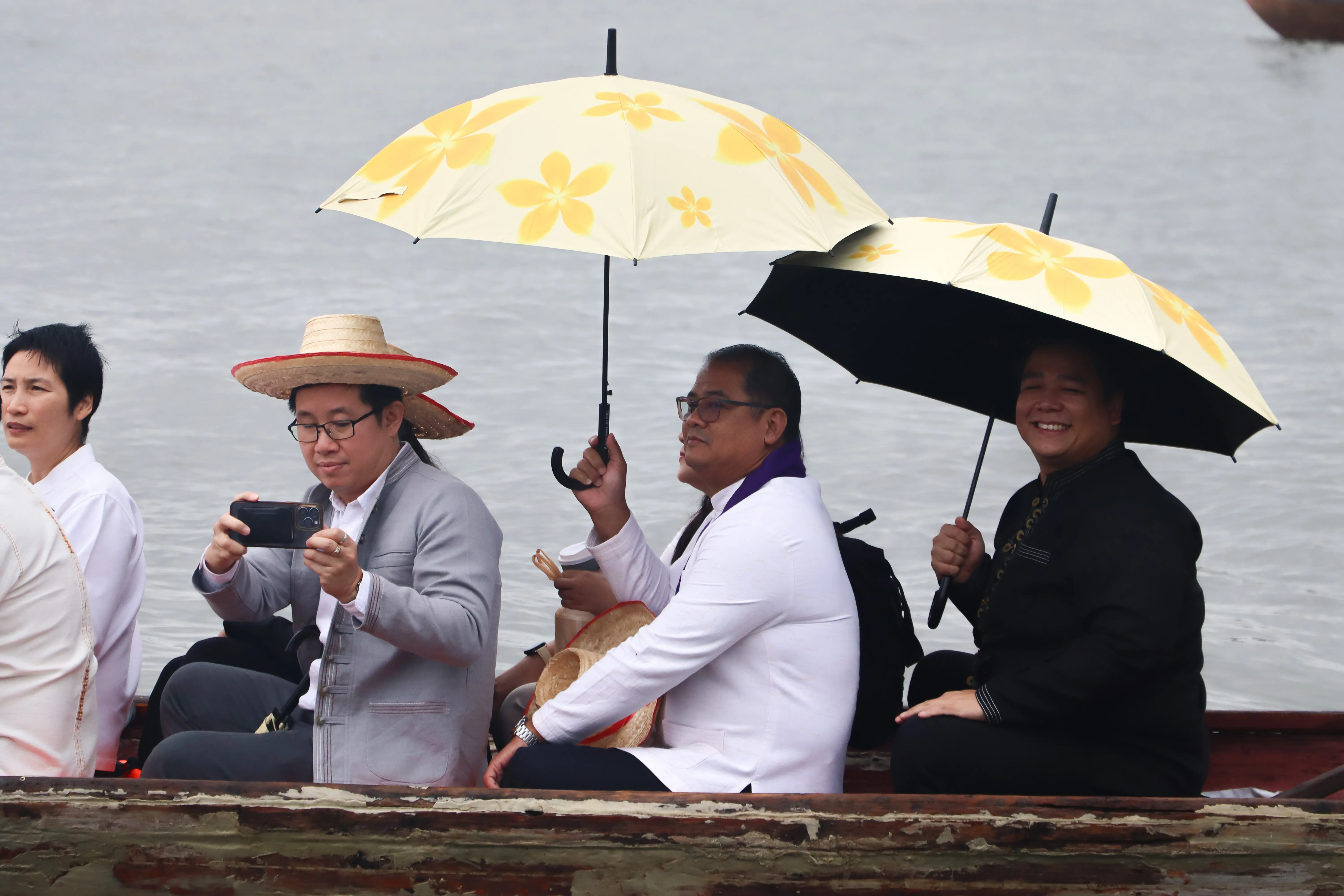 คณะรัฐศาสตร์และสังคมศาสตร์ มหาวิทยาลัยพะเยา ร่วมกิจกรรม “โมเมนต์แห่งความทรงจำ 15 ค่ำ เดือน 12” สืบสานประเพณีล้านนาและถวายเป็นพระราชกุศล