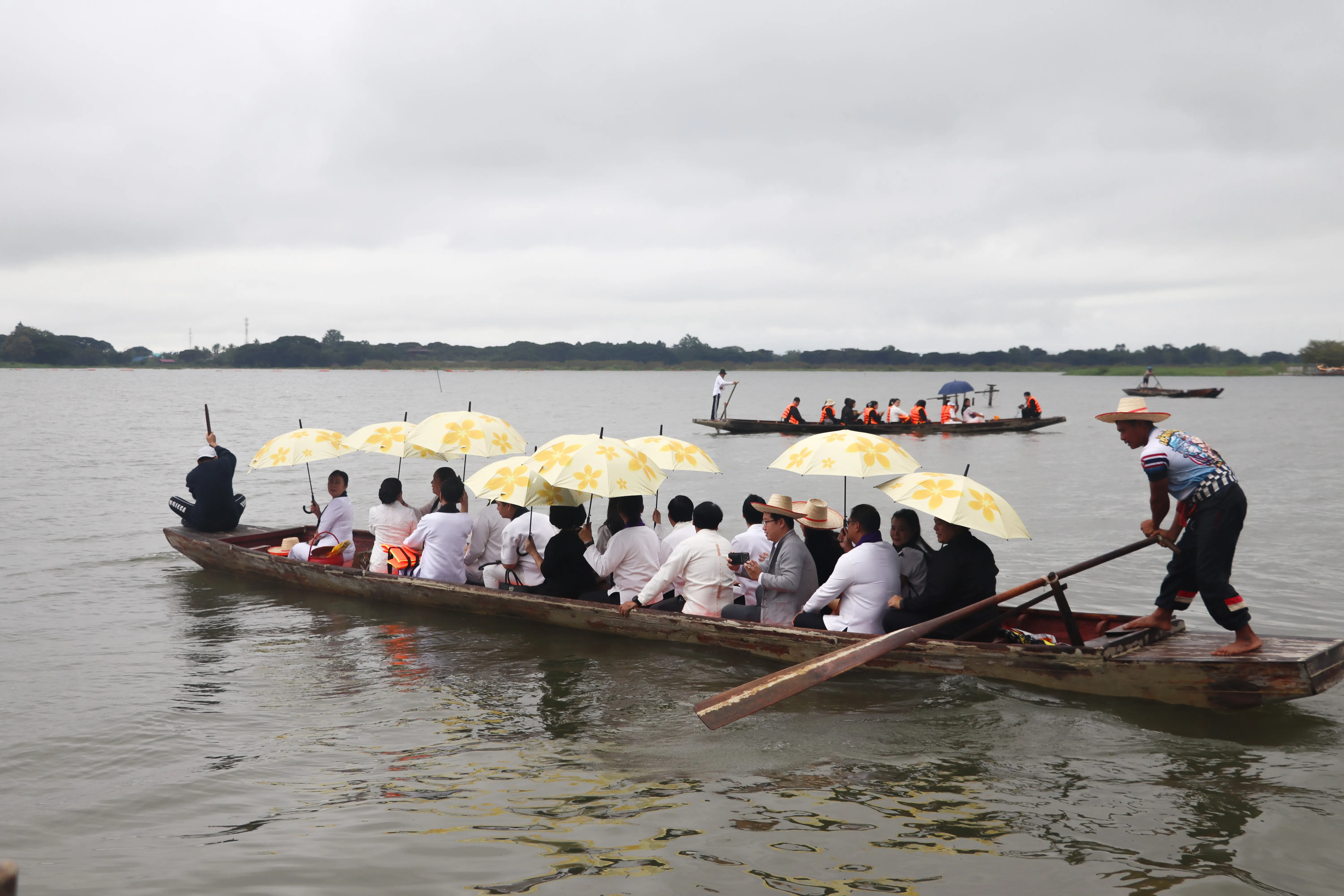 คณะรัฐศาสตร์และสังคมศาสตร์ มหาวิทยาลัยพะเยา ร่วมกิจกรรม “โมเมนต์แห่งความทรงจำ 15 ค่ำ เดือน 12” สืบสานประเพณีล้านนาและถวายเป็นพระราชกุศล