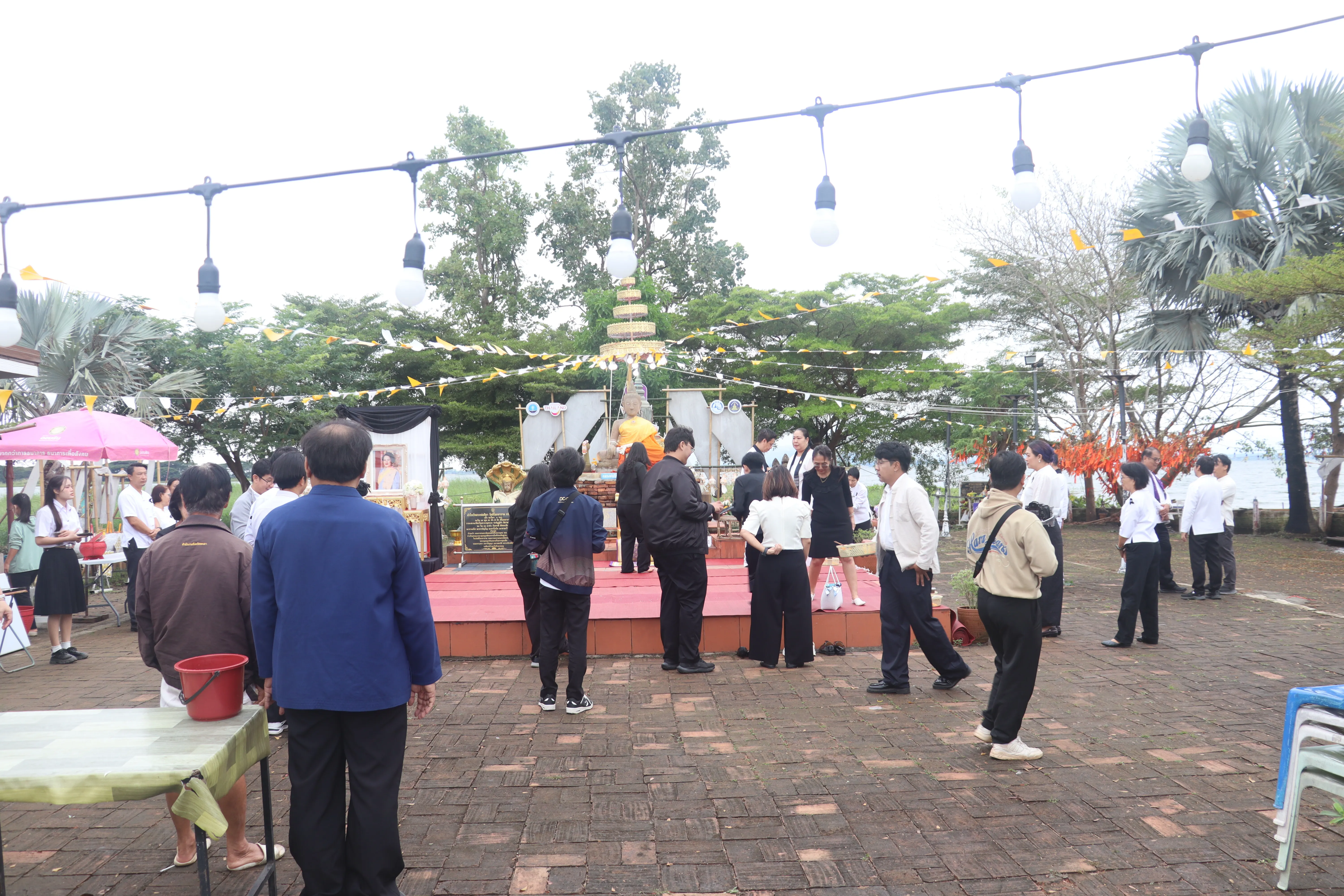 คณะรัฐศาสตร์และสังคมศาสตร์ มหาวิทยาลัยพะเยา ร่วมกิจกรรม “โมเมนต์แห่งความทรงจำ 15 ค่ำ เดือน 12” สืบสานประเพณีล้านนาและถวายเป็นพระราชกุศล