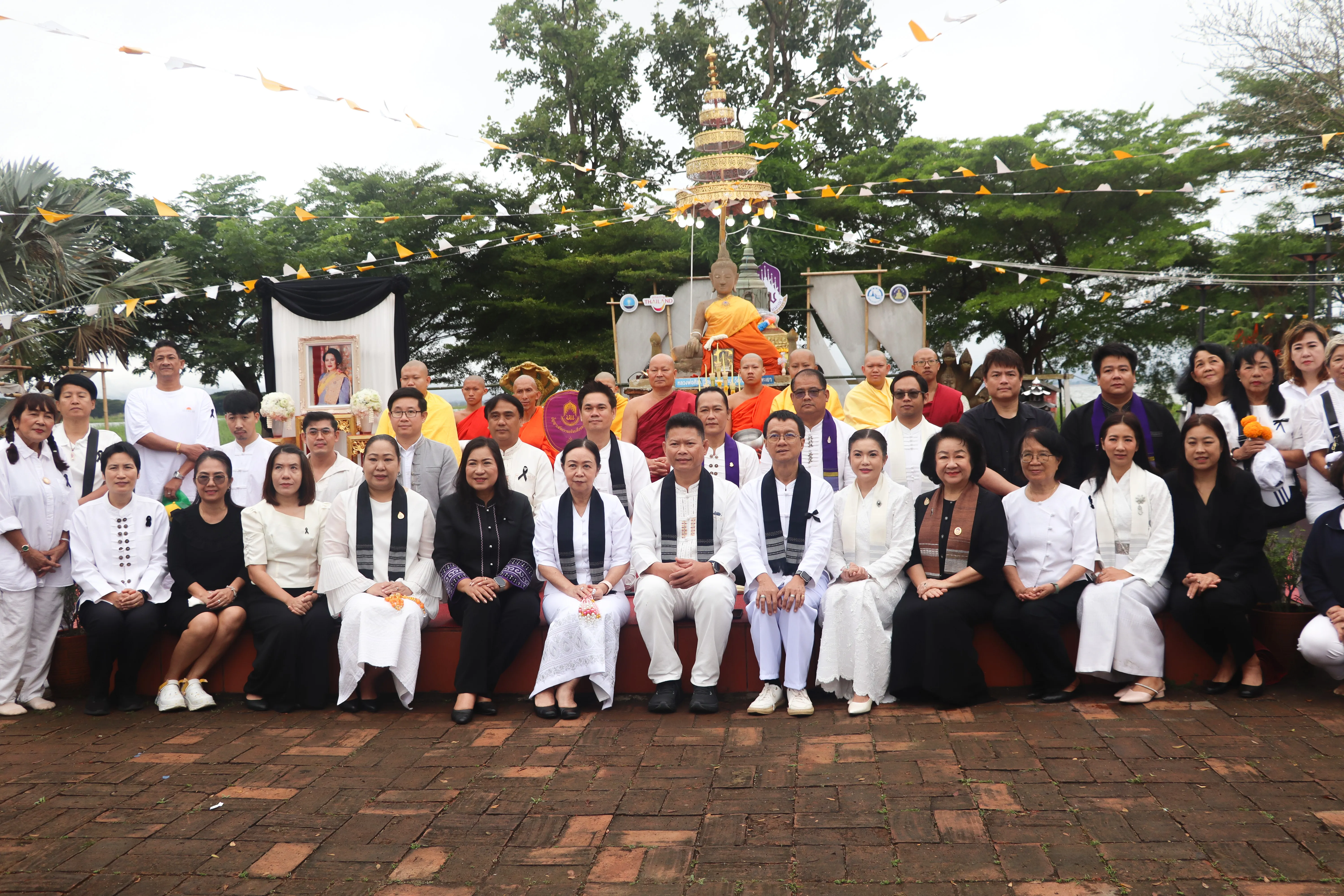 คณะรัฐศาสตร์และสังคมศาสตร์ มหาวิทยาลัยพะเยา ร่วมกิจกรรม “โมเมนต์แห่งความทรงจำ 15 ค่ำ เดือน 12” สืบสานประเพณีล้านนาและถวายเป็นพระราชกุศล