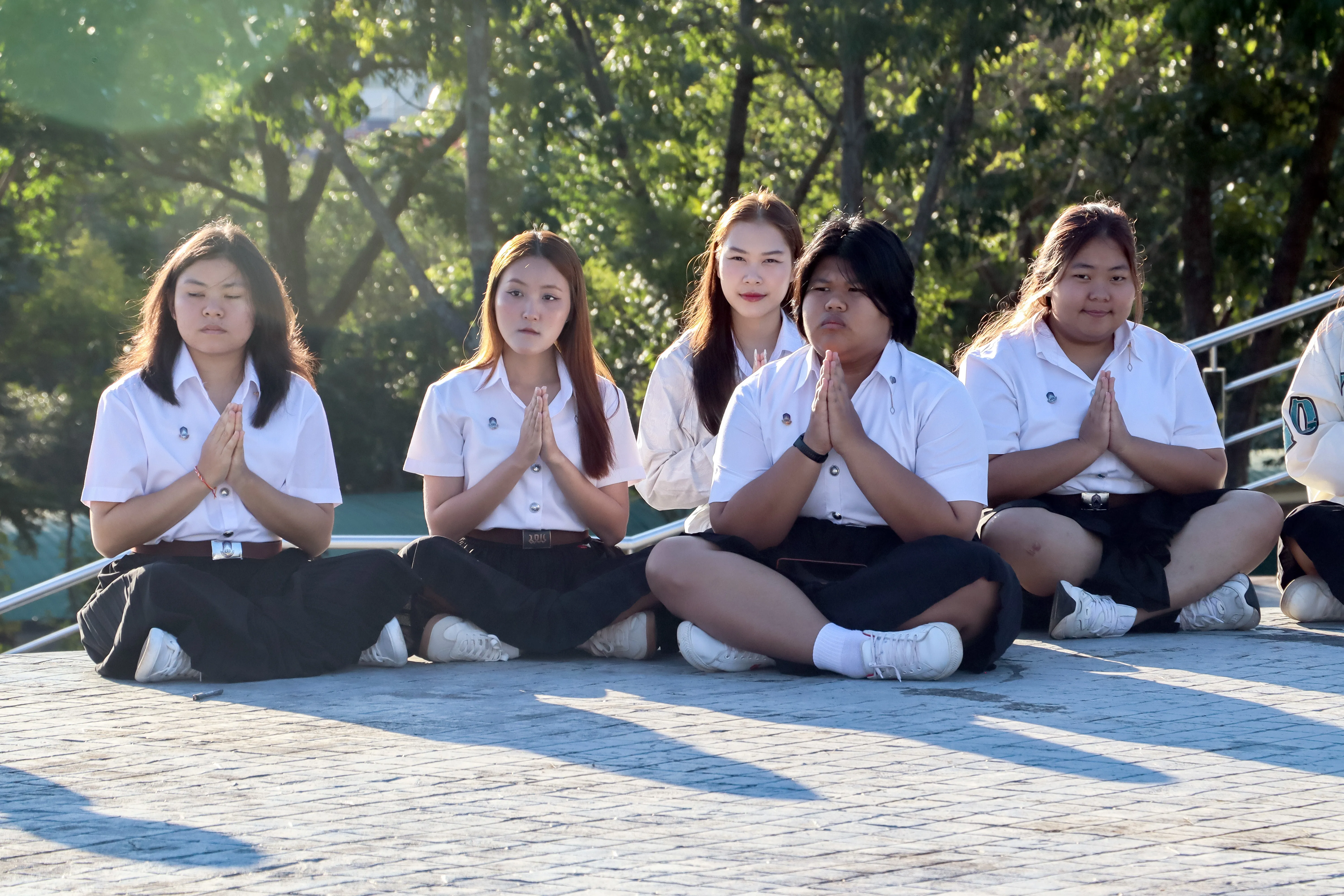 น้อมเกล้าฯ ถวายพระราชกุศล คณะรัฐศาสตร์และสังคมศาสตร์ พร้อมคณะแพทย์-พยาบาล ร่วมเป็นเจ้าภาพหลักในพิธีตักบาตร ณ ลานพระบรมราชานุสาวรีย์สมเด็จพระนเรศวรฯ