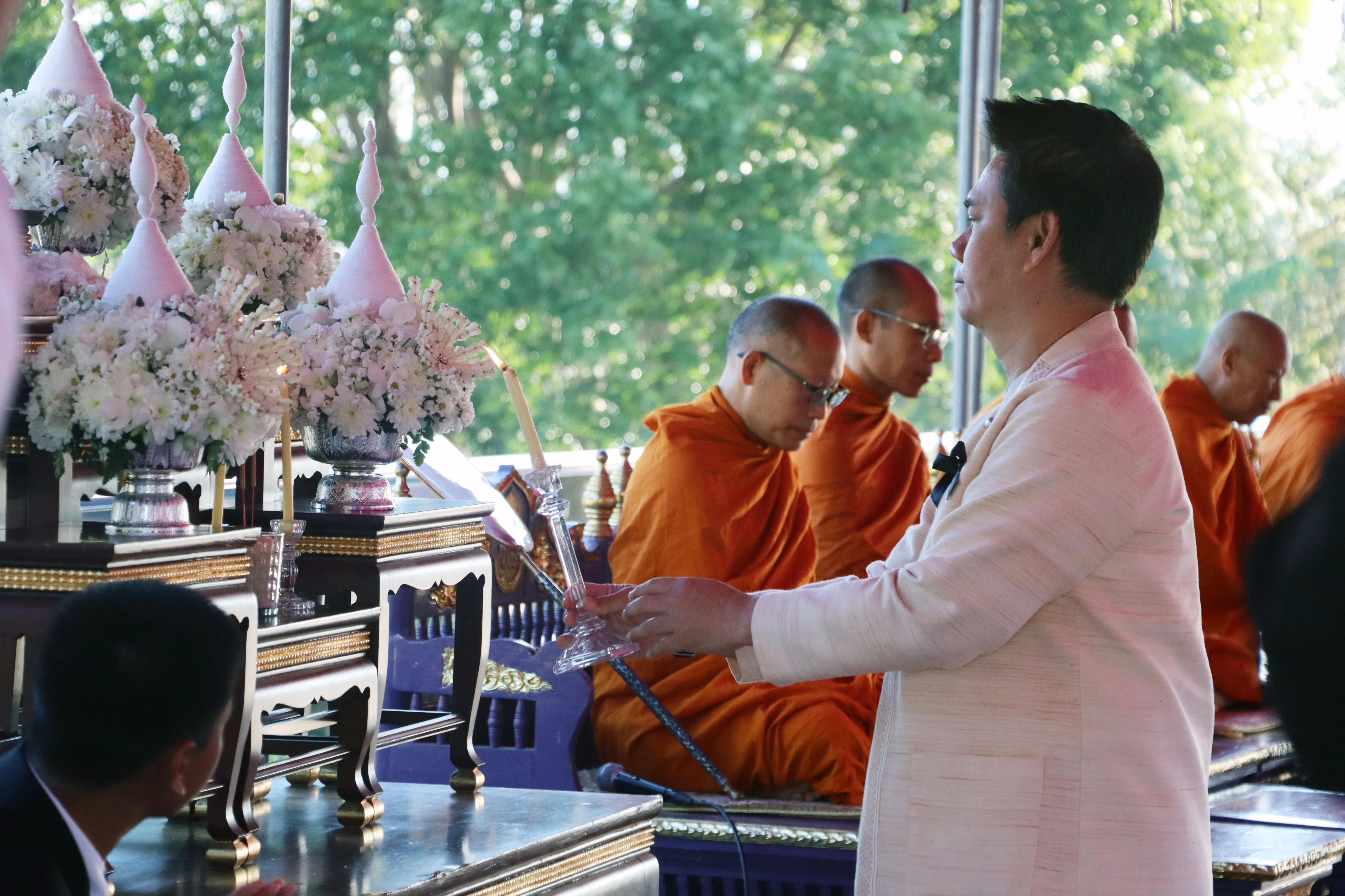 น้อมเกล้าฯ ถวายพระราชกุศล คณะรัฐศาสตร์และสังคมศาสตร์ พร้อมคณะแพทย์-พยาบาล ร่วมเป็นเจ้าภาพหลักในพิธีตักบาตร ณ ลานพระบรมราชานุสาวรีย์สมเด็จพระนเรศวรฯ