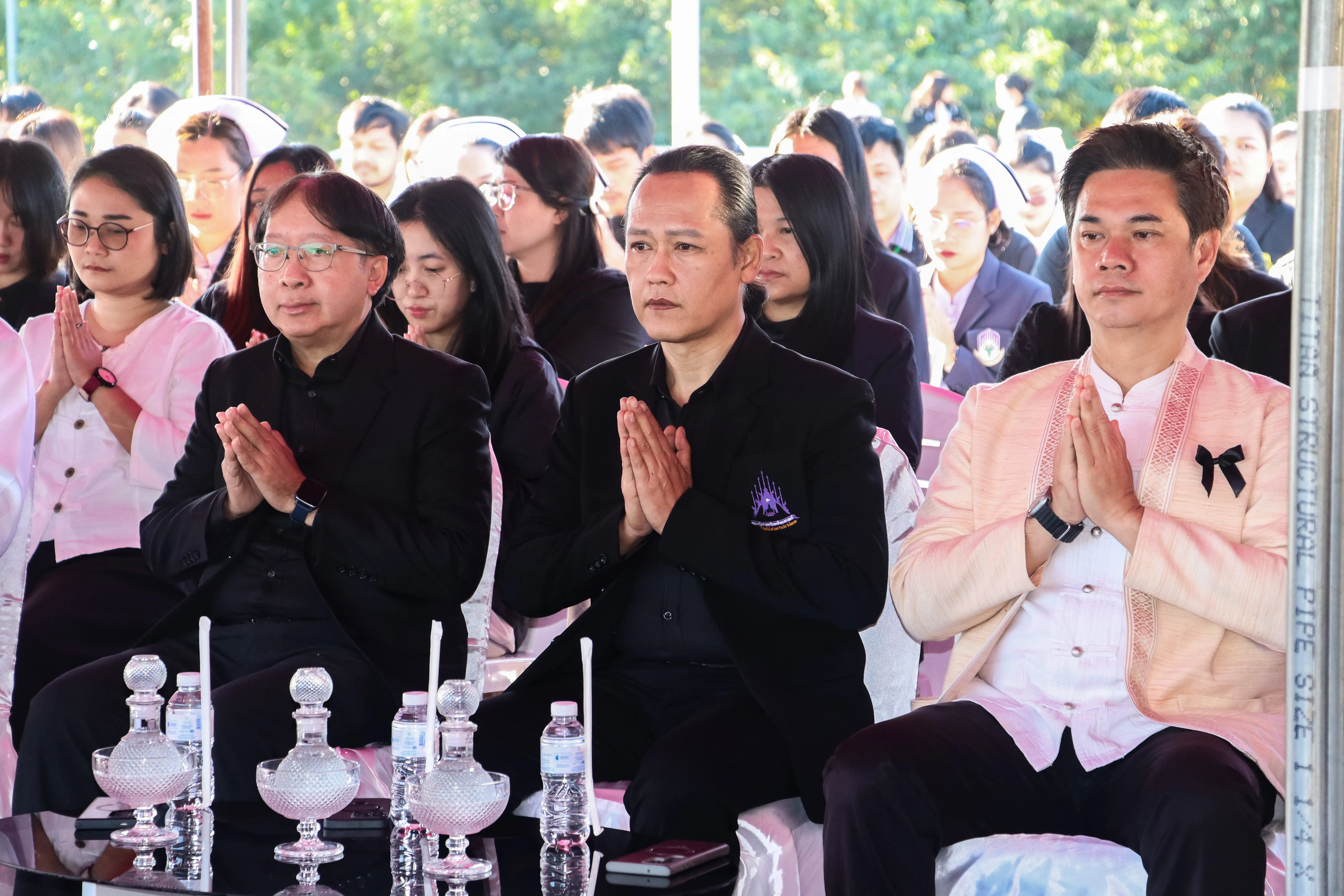 น้อมเกล้าฯ ถวายพระราชกุศล คณะรัฐศาสตร์และสังคมศาสตร์ พร้อมคณะแพทย์-พยาบาล ร่วมเป็นเจ้าภาพหลักในพิธีตักบาตร ณ ลานพระบรมราชานุสาวรีย์สมเด็จพระนเรศวรฯ