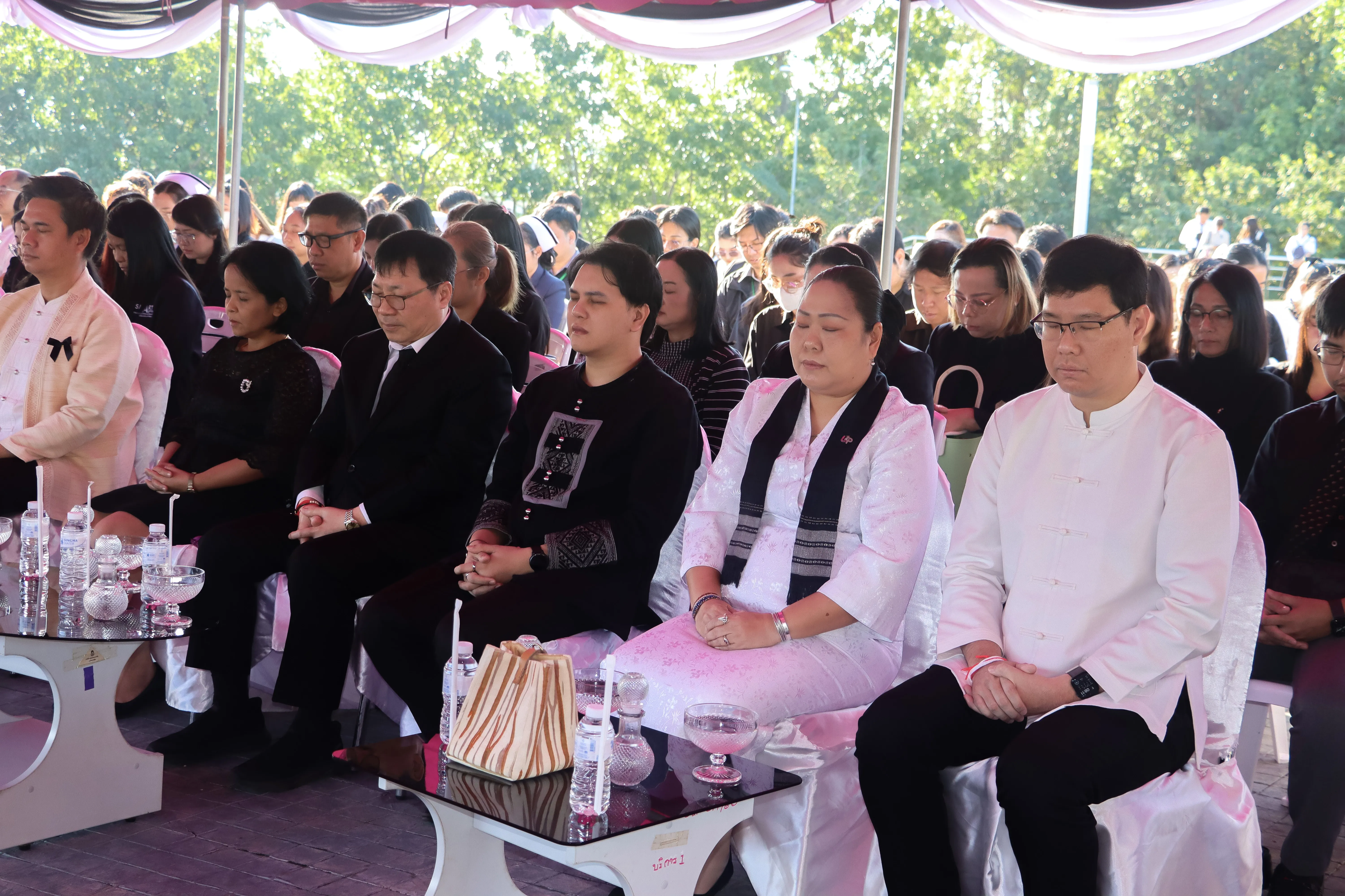 น้อมเกล้าฯ ถวายพระราชกุศล คณะรัฐศาสตร์และสังคมศาสตร์ พร้อมคณะแพทย์-พยาบาล ร่วมเป็นเจ้าภาพหลักในพิธีตักบาตร ณ ลานพระบรมราชานุสาวรีย์สมเด็จพระนเรศวรฯ