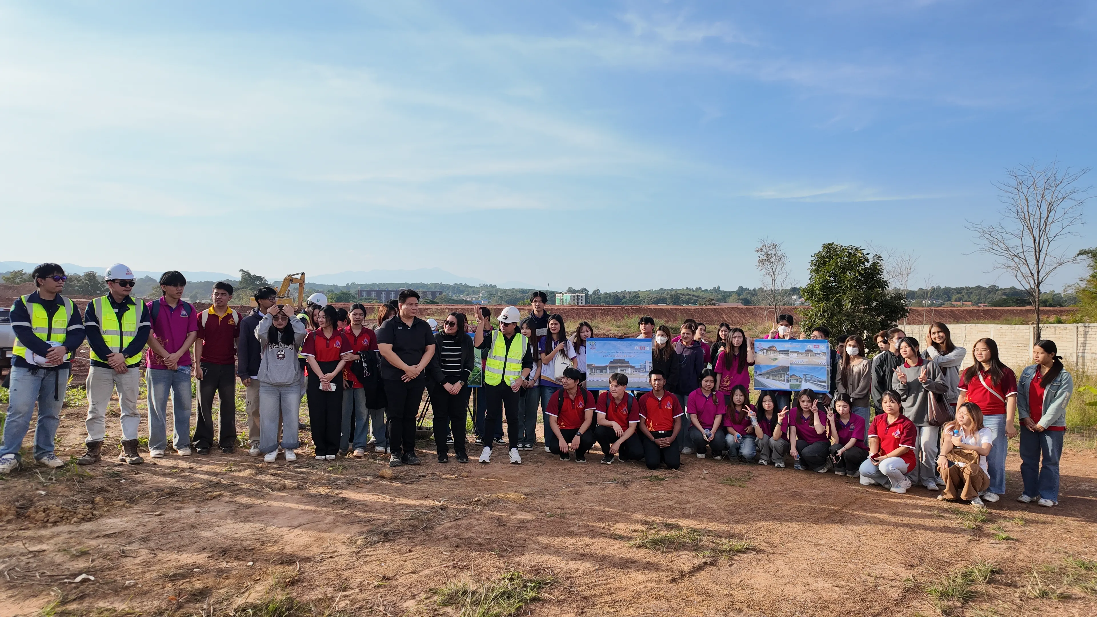 รัฐศาสตร์และสังคมศาสตร์ ม.พะเยา นำทัพนิสิต 95 คน ศึกษาดูงาน "อุโมงค์แม่กา" โครงการรถไฟทางคู่ เพื่อเรียนรู้ 'นโยบายสาธารณะ' และการบริหารโครงการขนาดใหญ่ !