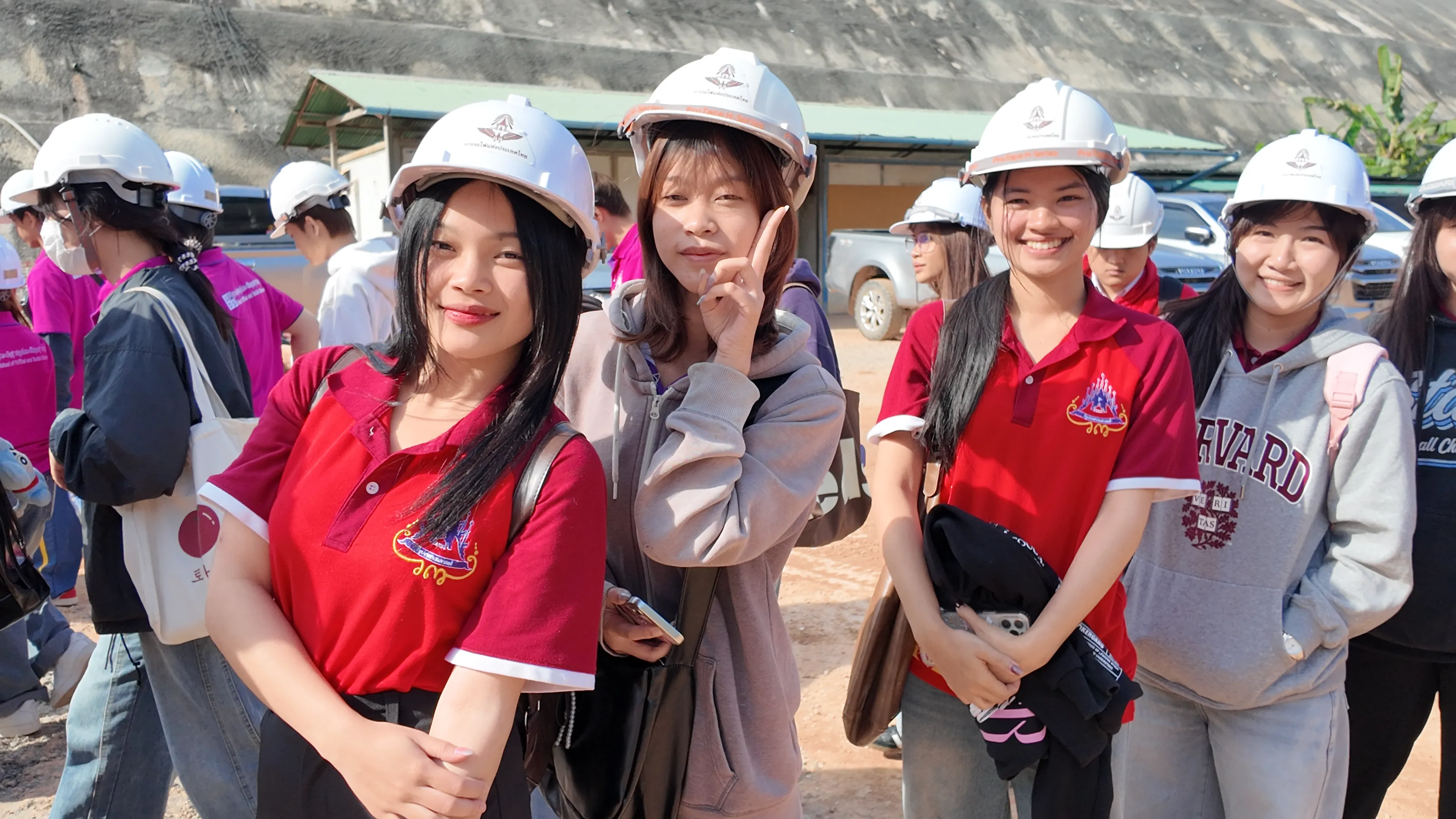 รัฐศาสตร์และสังคมศาสตร์ ม.พะเยา นำทัพนิสิต 95 คน ศึกษาดูงาน "อุโมงค์แม่กา" โครงการรถไฟทางคู่ เพื่อเรียนรู้ 'นโยบายสาธารณะ' และการบริหารโครงการขนาดใหญ่ !