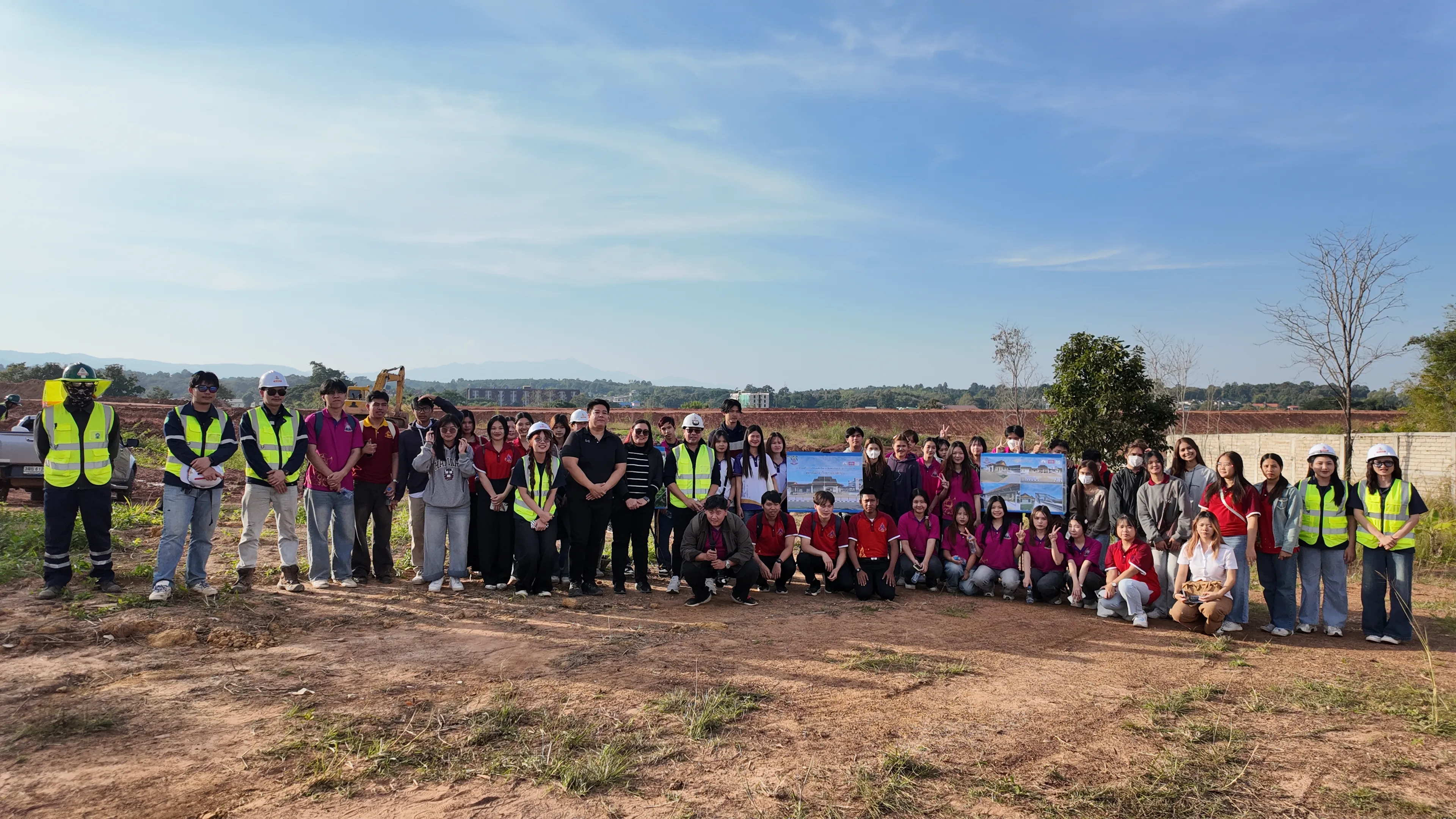รัฐศาสตร์และสังคมศาสตร์ ม.พะเยา นำทัพนิสิต 95 คน ศึกษาดูงาน "อุโมงค์แม่กา" โครงการรถไฟทางคู่ เพื่อเรียนรู้ 'นโยบายสาธารณะ' และการบริหารโครงการขนาดใหญ่ !