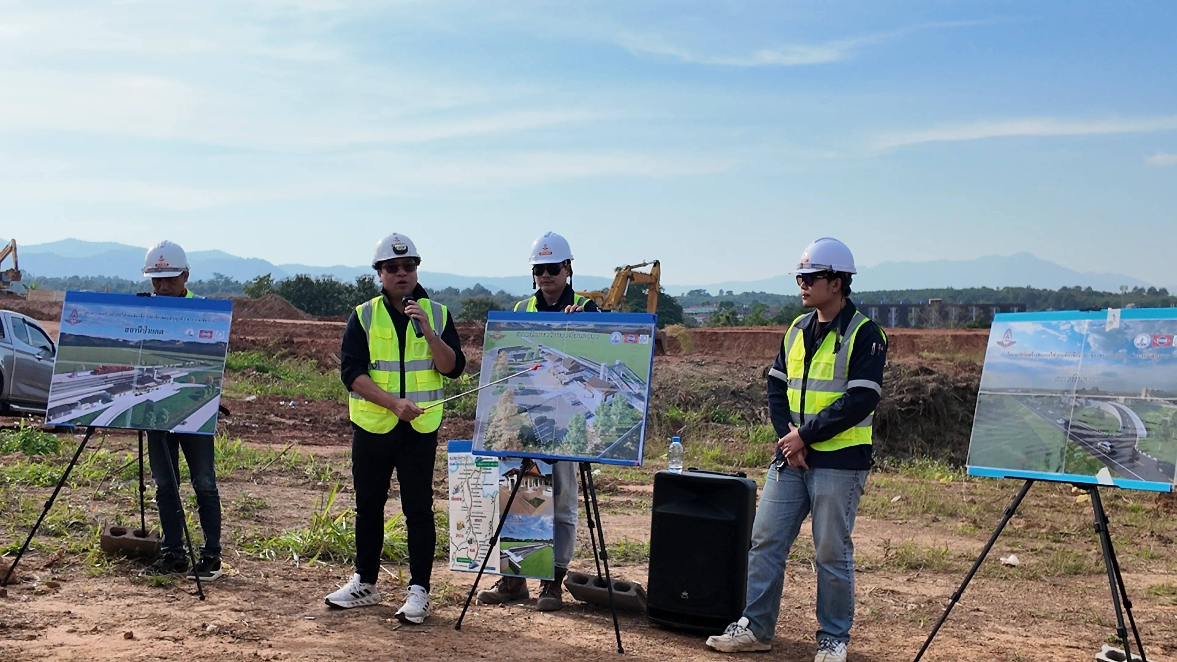 รัฐศาสตร์และสังคมศาสตร์ ม.พะเยา นำทัพนิสิต 95 คน ศึกษาดูงาน "อุโมงค์แม่กา" โครงการรถไฟทางคู่ เพื่อเรียนรู้ 'นโยบายสาธารณะ' และการบริหารโครงการขนาดใหญ่ !