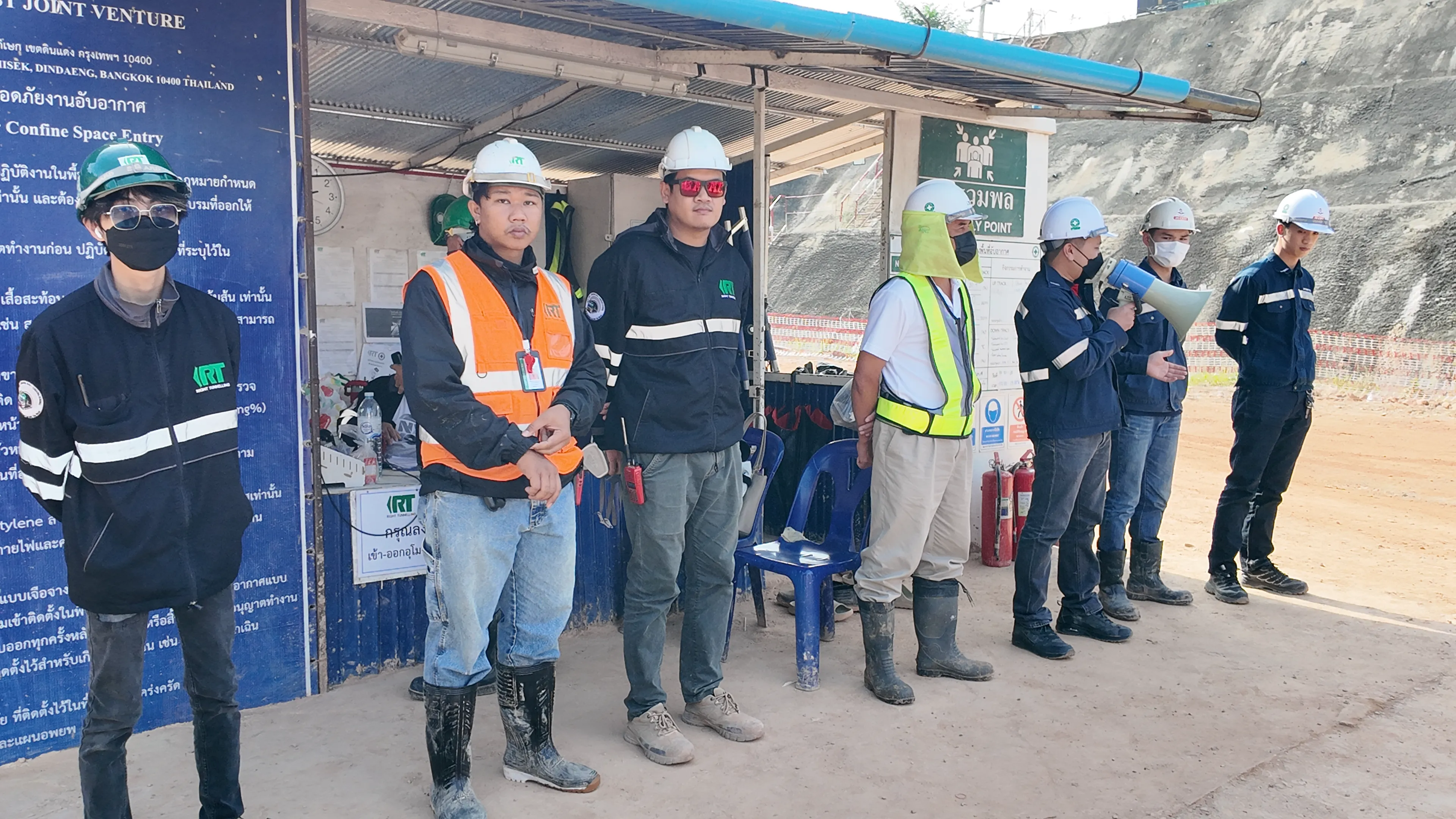 รัฐศาสตร์และสังคมศาสตร์ ม.พะเยา นำทัพนิสิต 95 คน ศึกษาดูงาน "อุโมงค์แม่กา" โครงการรถไฟทางคู่ เพื่อเรียนรู้ 'นโยบายสาธารณะ' และการบริหารโครงการขนาดใหญ่ !