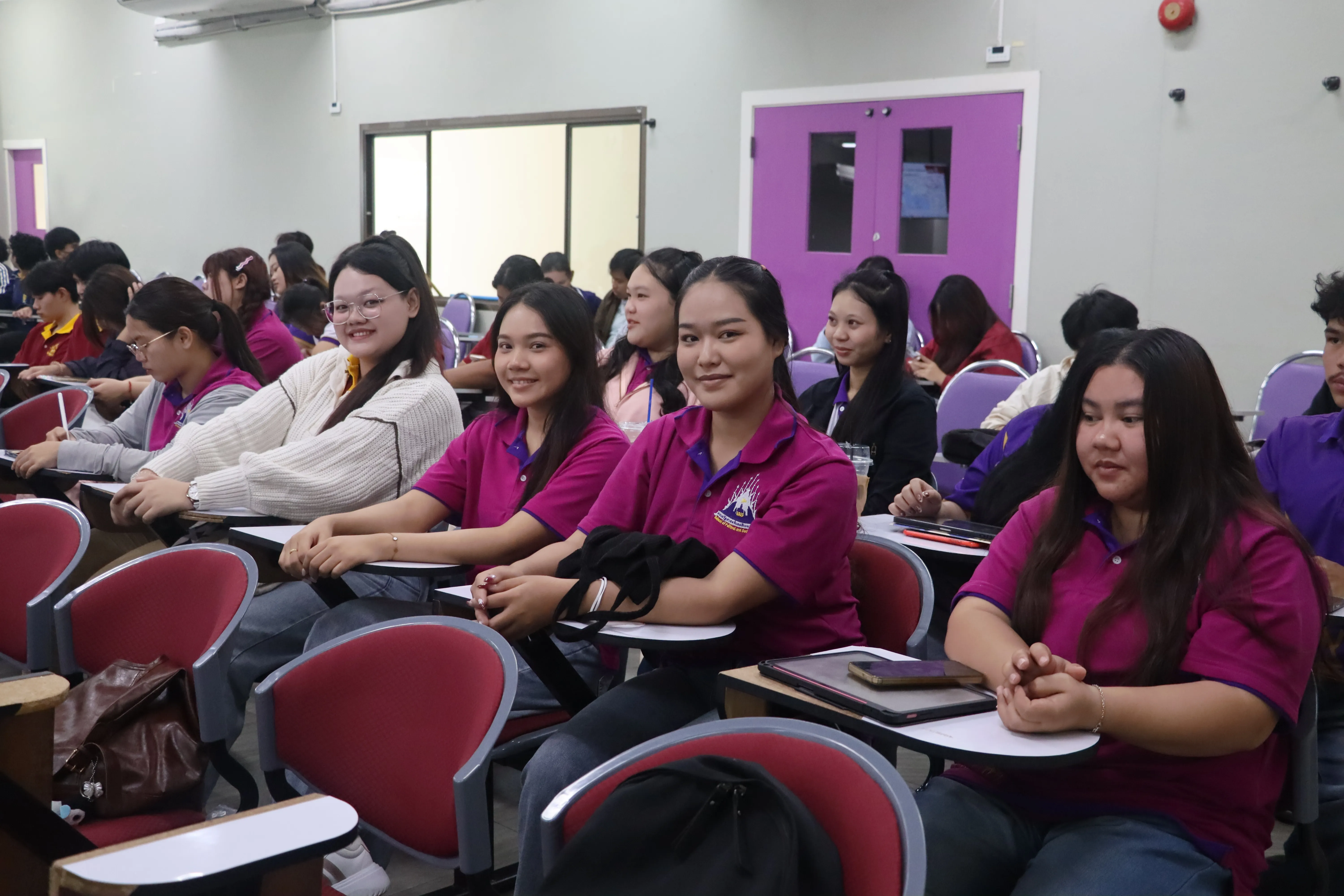 นิสิตรัฐศาสตร์ คณะรัฐศาสตร์และสังคมศาสตร์ มพ. กว่า 148 คน สัมผัสจริงนโยบายรถไฟสายเหนือ เชื่อมภาคเรียนสู่ภาคสนาม