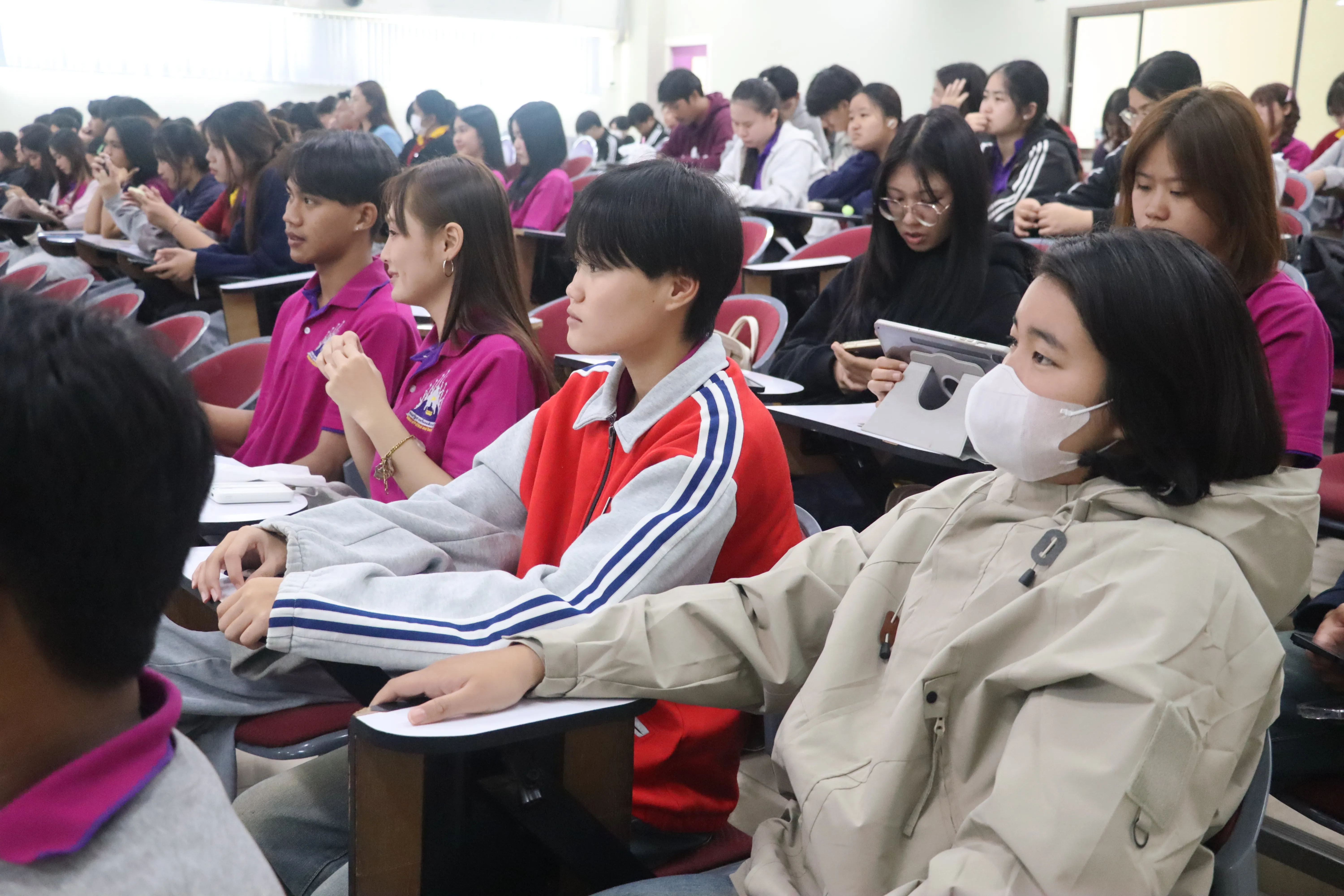 นิสิตรัฐศาสตร์ คณะรัฐศาสตร์และสังคมศาสตร์ มพ. กว่า 148 คน สัมผัสจริงนโยบายรถไฟสายเหนือ เชื่อมภาคเรียนสู่ภาคสนาม