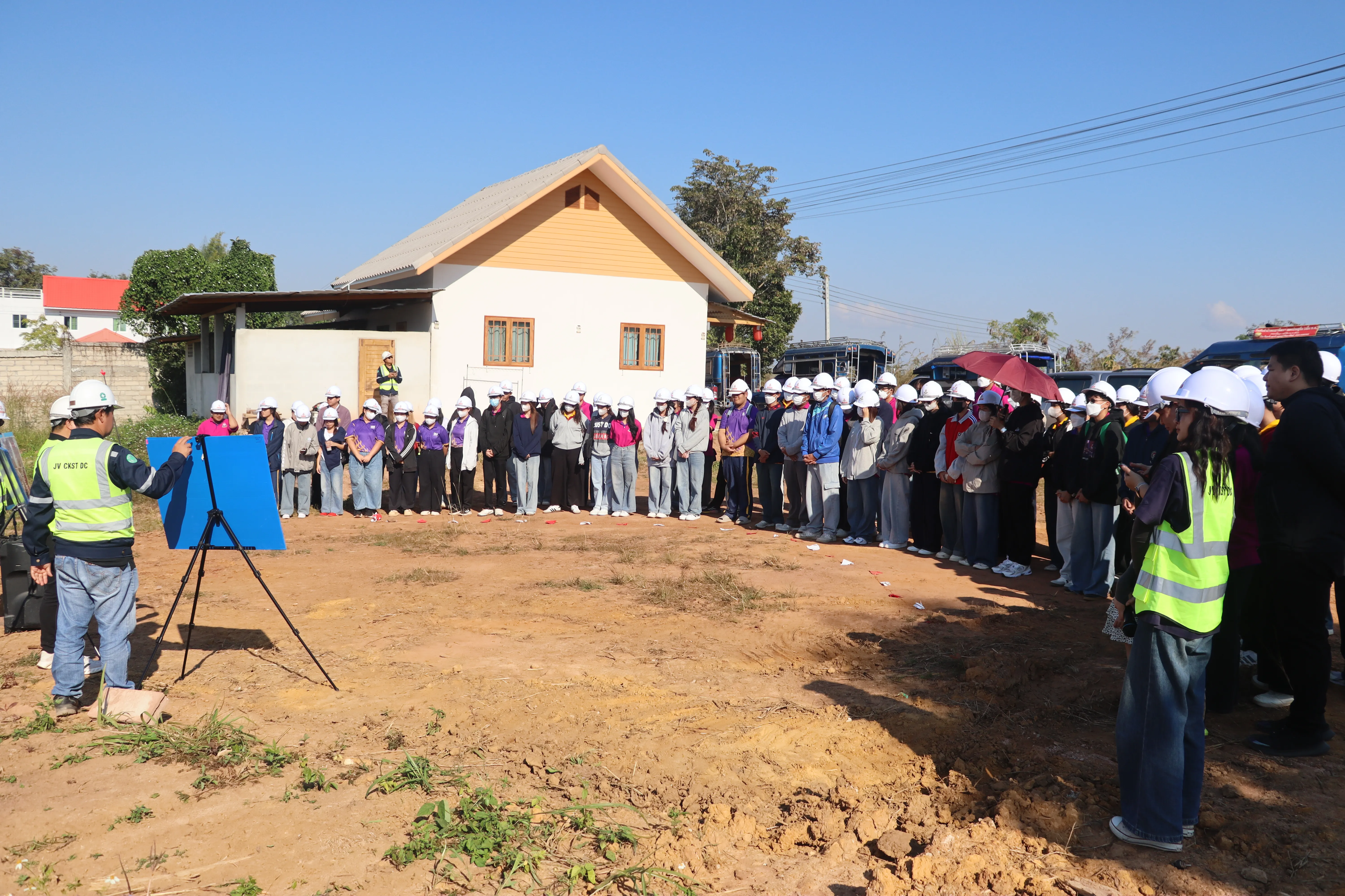 นิสิตรัฐศาสตร์ คณะรัฐศาสตร์และสังคมศาสตร์ มพ. กว่า 148 คน สัมผัสจริงนโยบายรถไฟสายเหนือ เชื่อมภาคเรียนสู่ภาคสนาม