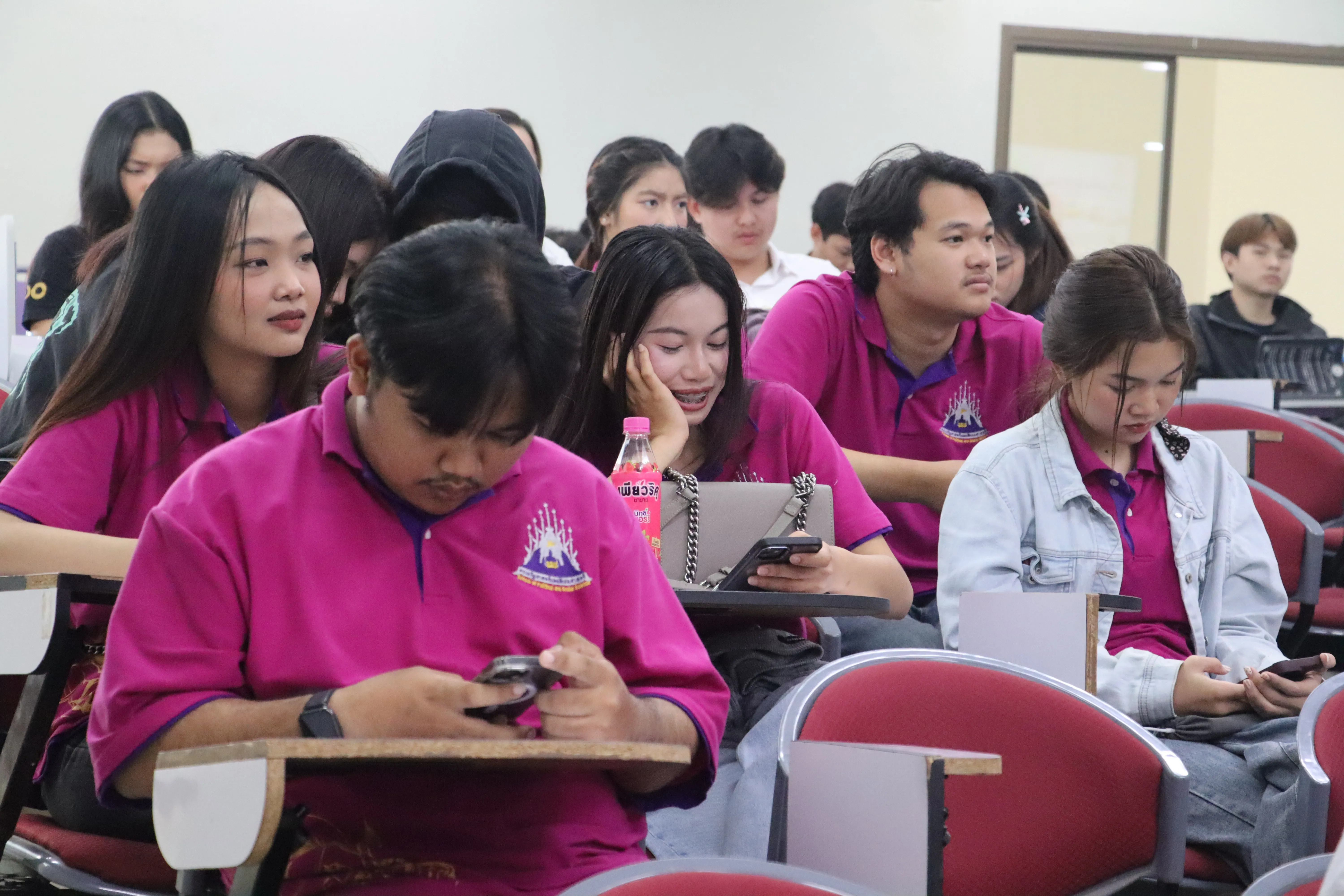 นิสิตรัฐศาสตร์ คณะรัฐศาสตร์และสังคมศาสตร์ มพ. กว่า 148 คน สัมผัสจริงนโยบายรถไฟสายเหนือ เชื่อมภาคเรียนสู่ภาคสนาม