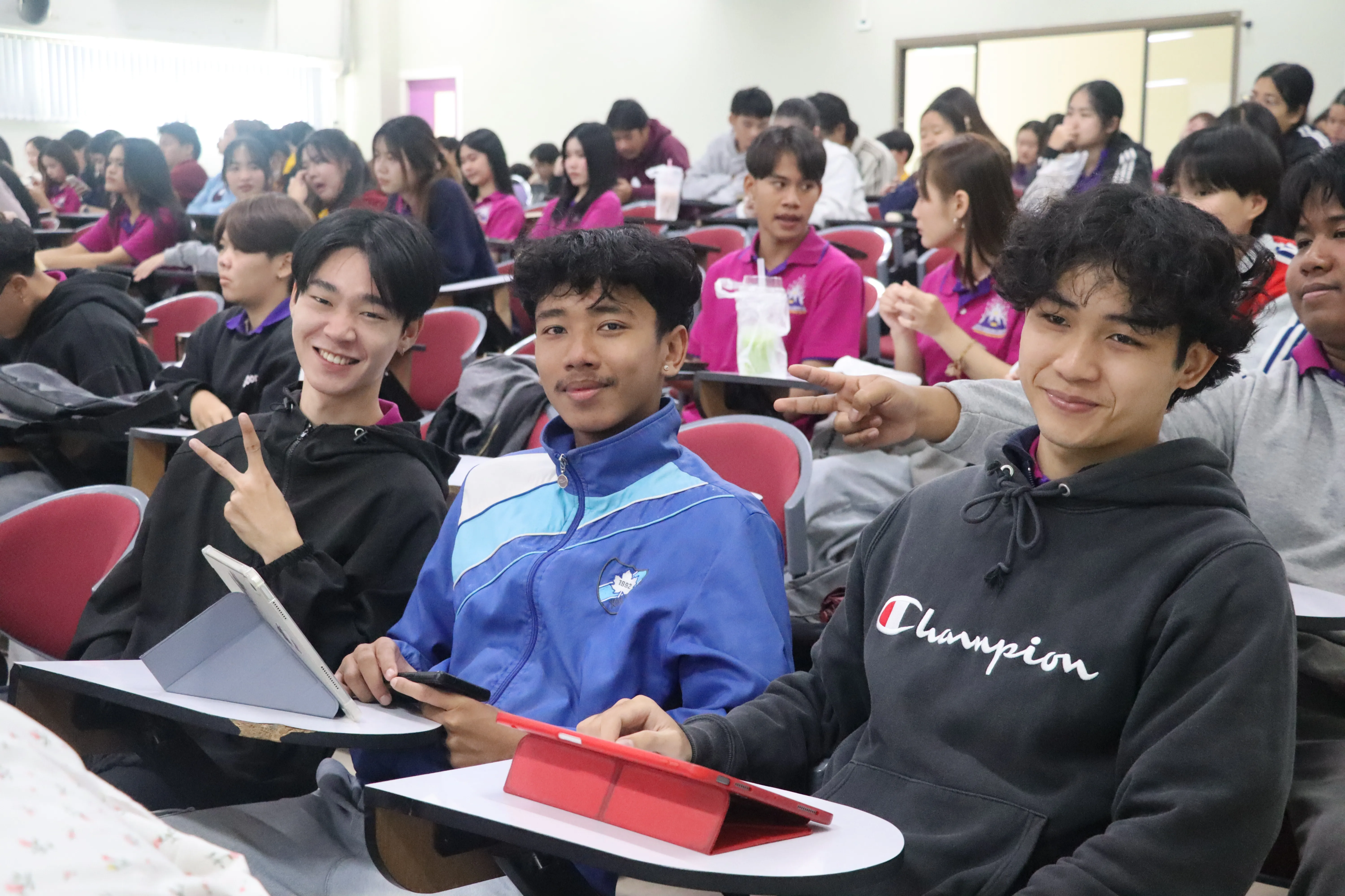 นิสิตรัฐศาสตร์ คณะรัฐศาสตร์และสังคมศาสตร์ มพ. กว่า 148 คน สัมผัสจริงนโยบายรถไฟสายเหนือ เชื่อมภาคเรียนสู่ภาคสนาม