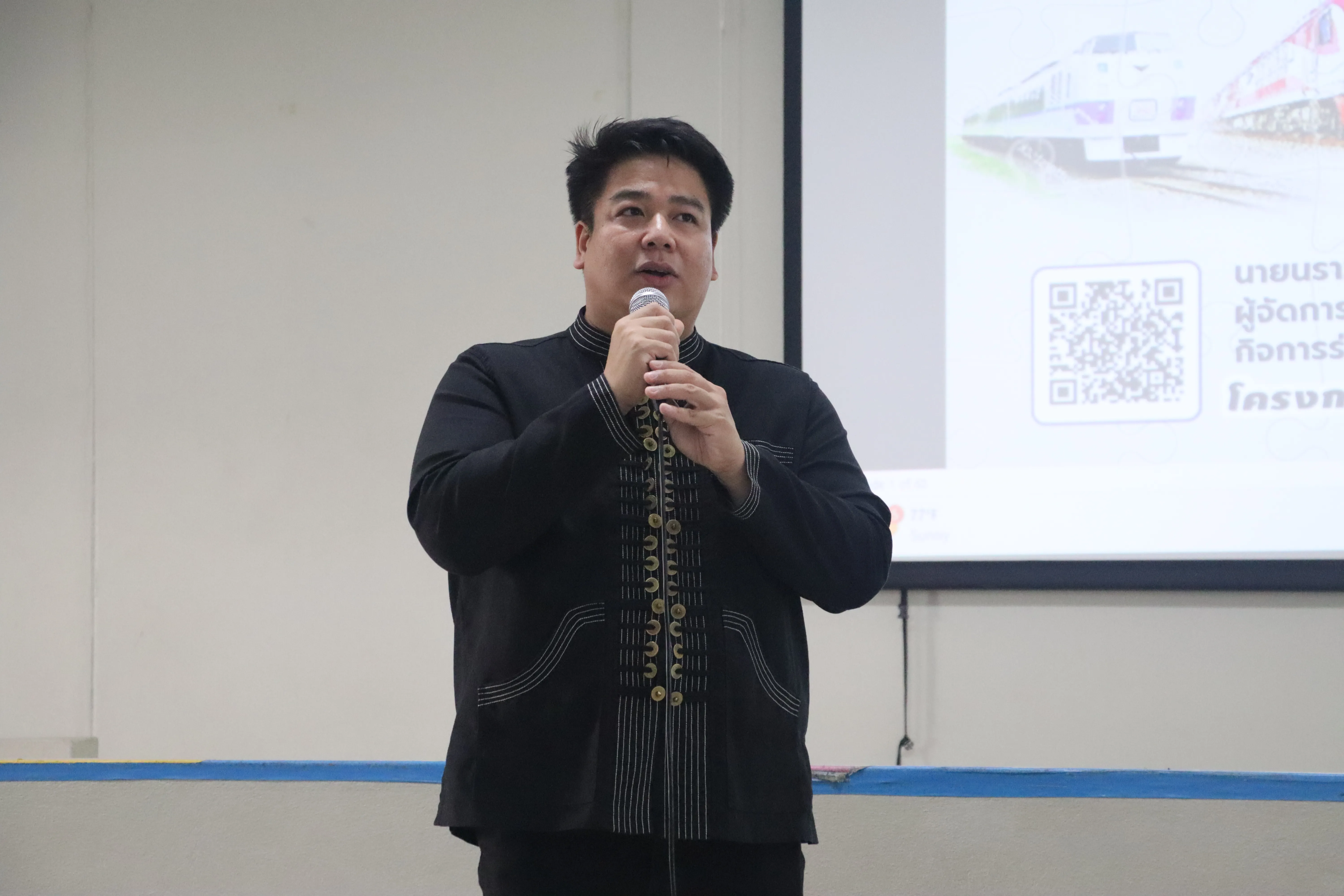 นิสิตรัฐศาสตร์ คณะรัฐศาสตร์และสังคมศาสตร์ มพ. กว่า 148 คน สัมผัสจริงนโยบายรถไฟสายเหนือ เชื่อมภาคเรียนสู่ภาคสนาม