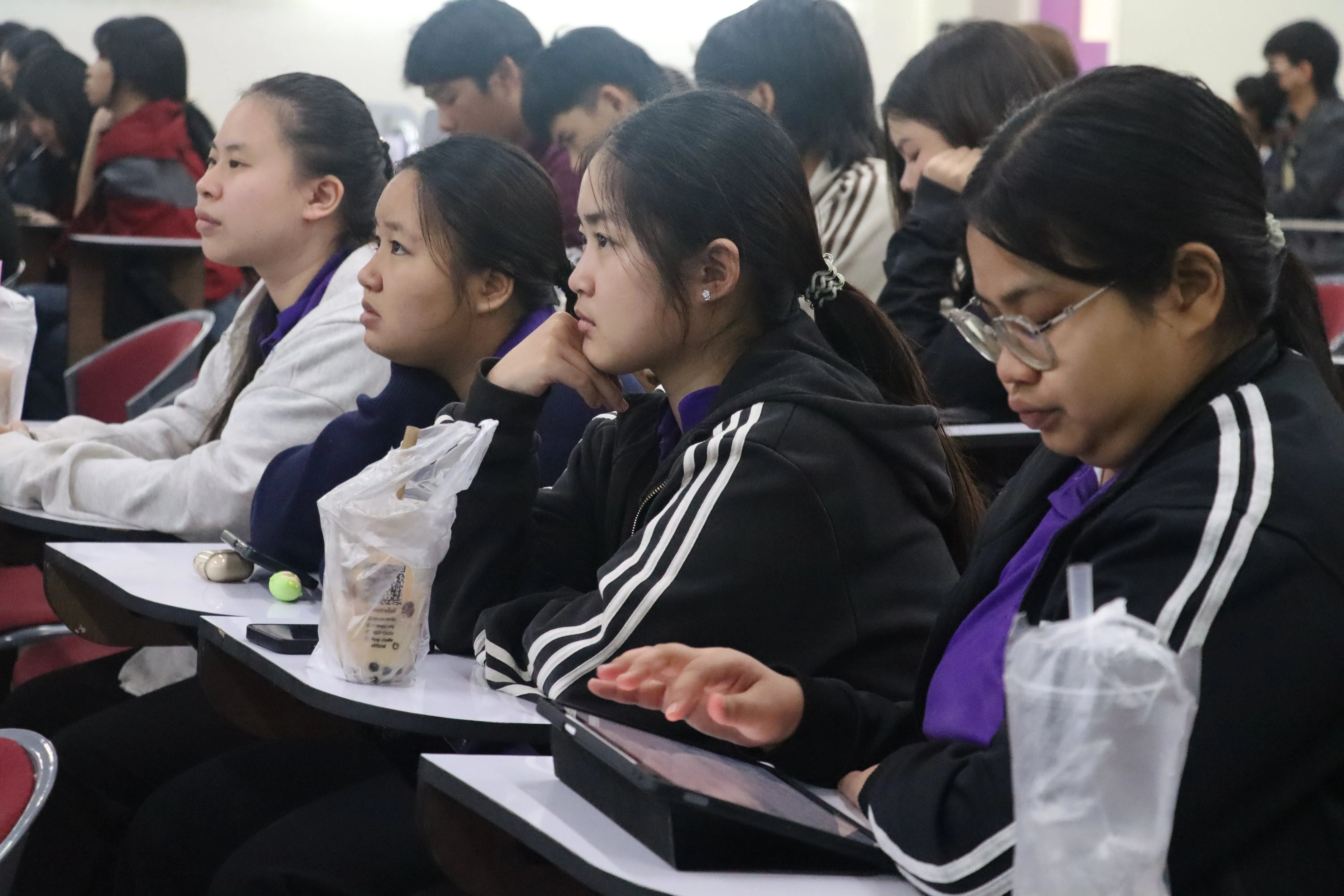 นิสิตรัฐศาสตร์ คณะรัฐศาสตร์และสังคมศาสตร์ มพ. กว่า 148 คน สัมผัสจริงนโยบายรถไฟสายเหนือ เชื่อมภาคเรียนสู่ภาคสนาม