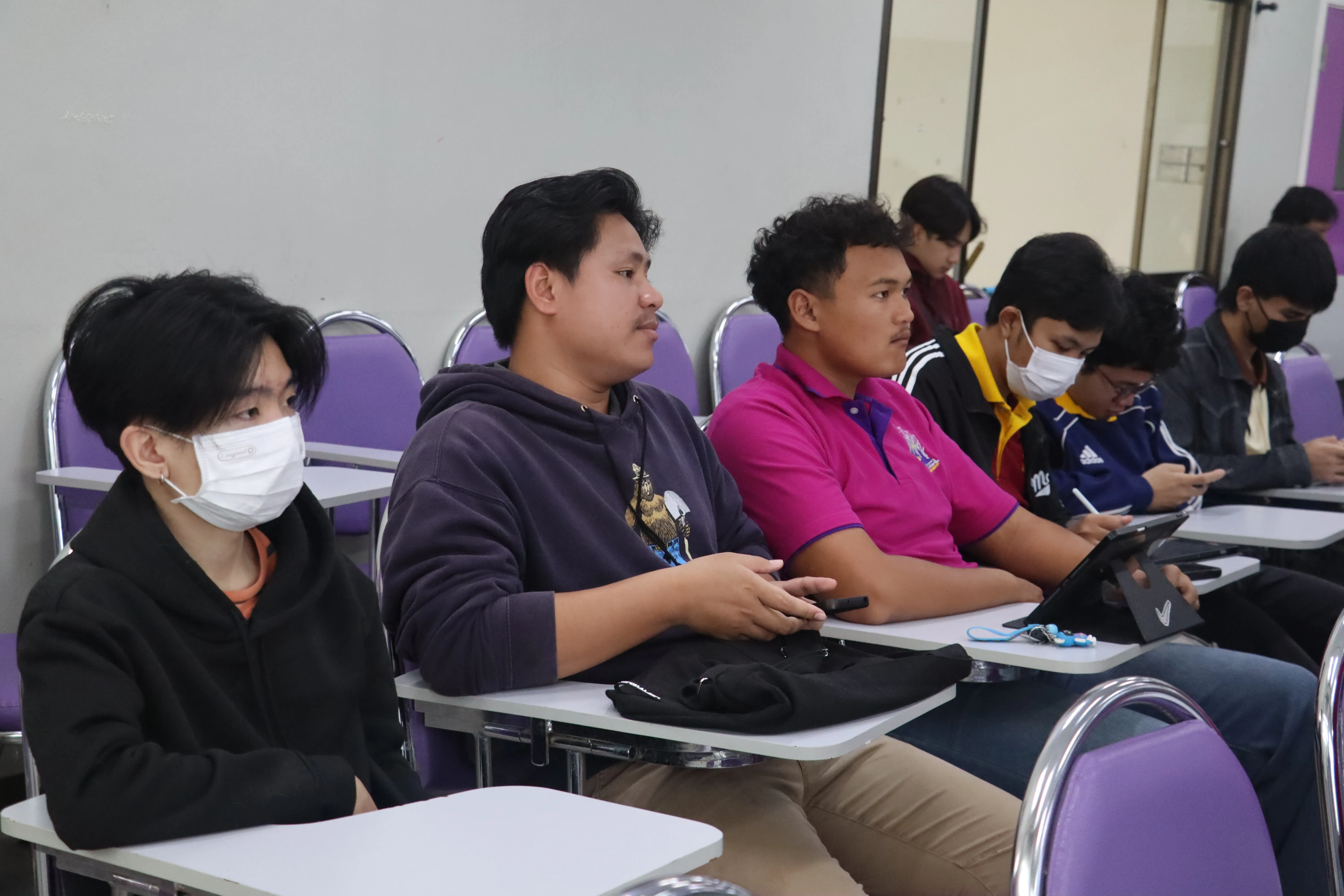 นิสิตรัฐศาสตร์ คณะรัฐศาสตร์และสังคมศาสตร์ มพ. กว่า 148 คน สัมผัสจริงนโยบายรถไฟสายเหนือ เชื่อมภาคเรียนสู่ภาคสนาม