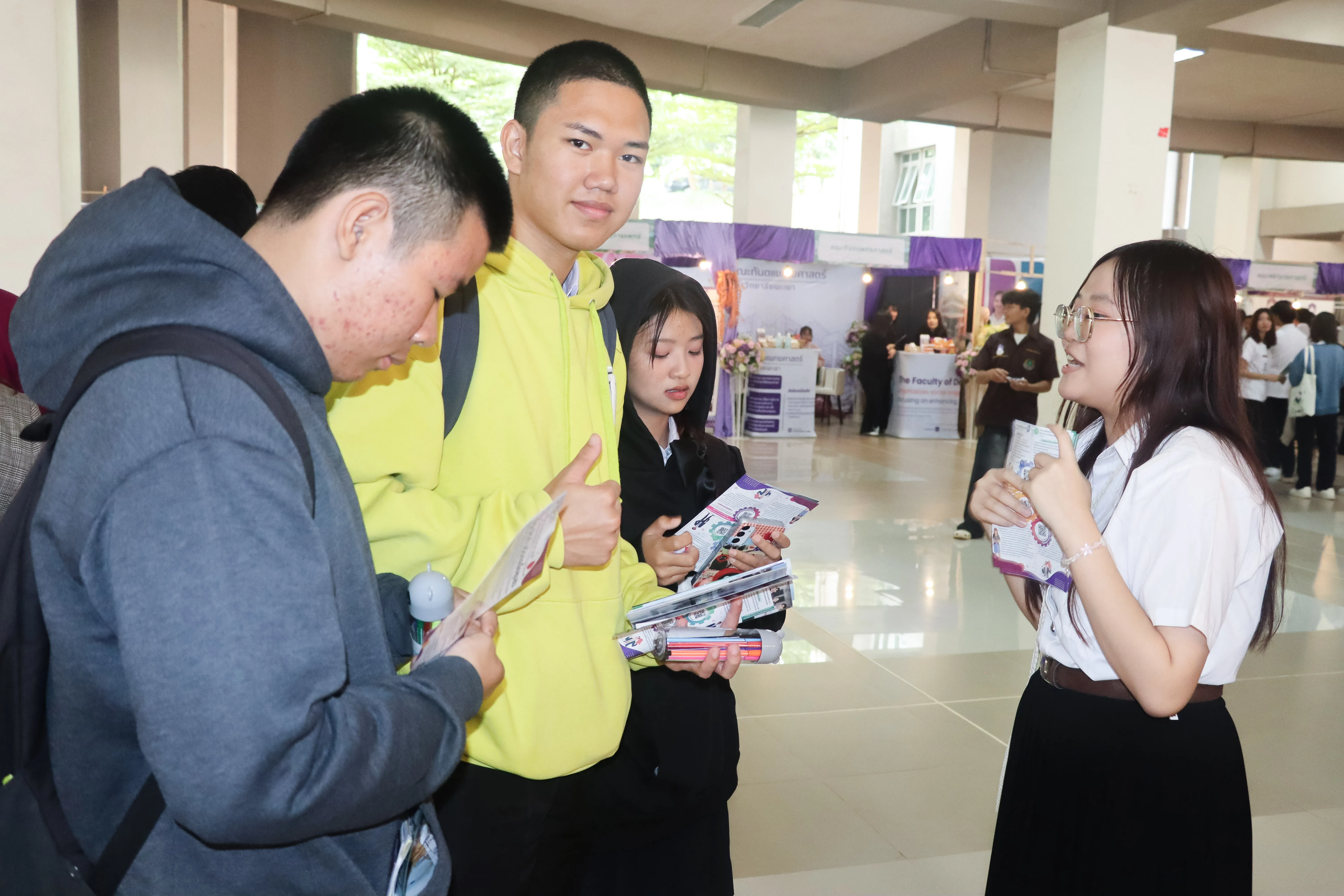 คึกคัก! คณะรัฐศาสตร์และสังคมศาสตร์ ม.พะเยา แนะแนวการศึกษา 4 หลักสูตรฮิต ในงาน Open House 2026 มหาวิทยาลัยพะเยา