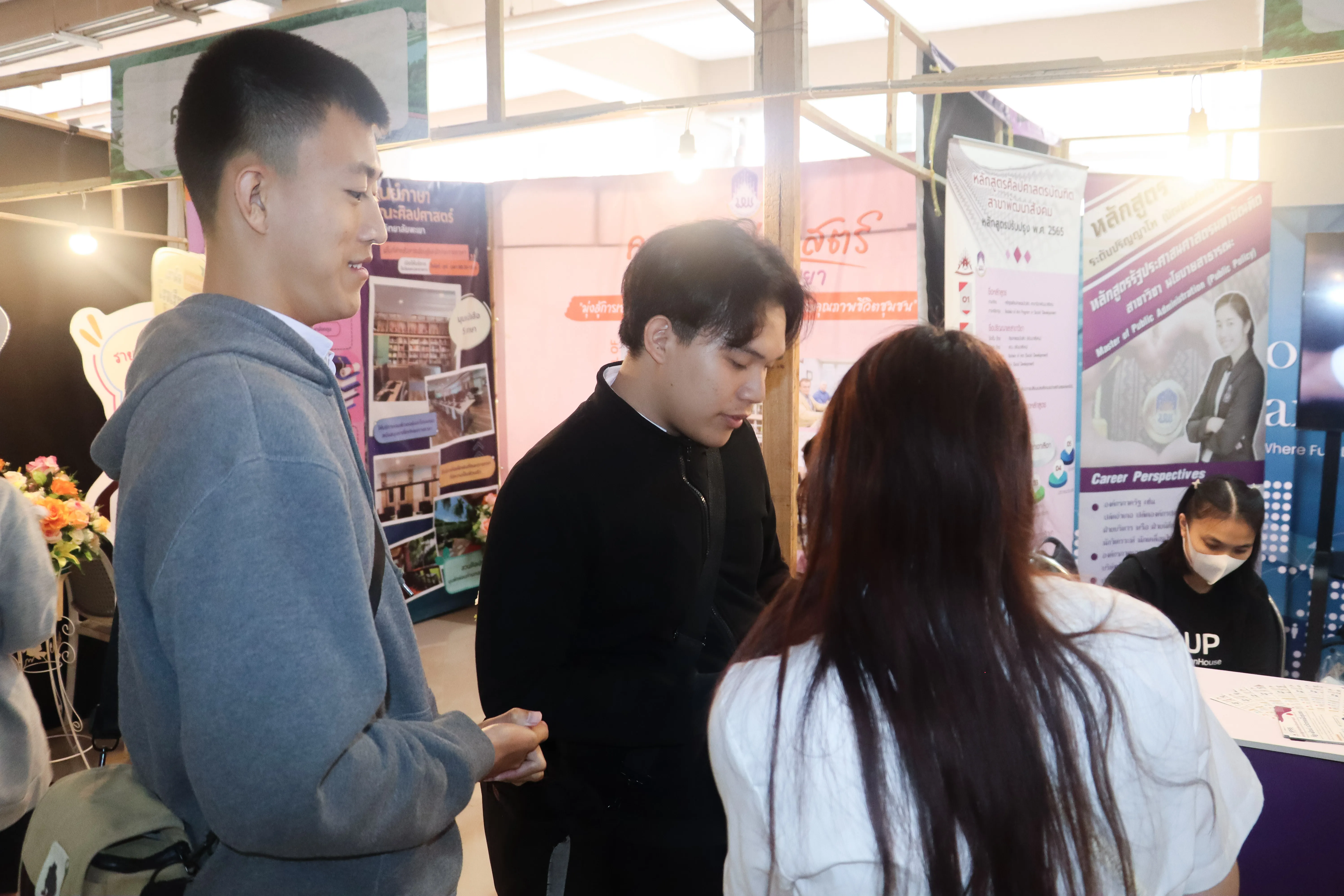 คึกคัก! คณะรัฐศาสตร์และสังคมศาสตร์ ม.พะเยา แนะแนวการศึกษา 4 หลักสูตรฮิต ในงาน Open House 2026 มหาวิทยาลัยพะเยา