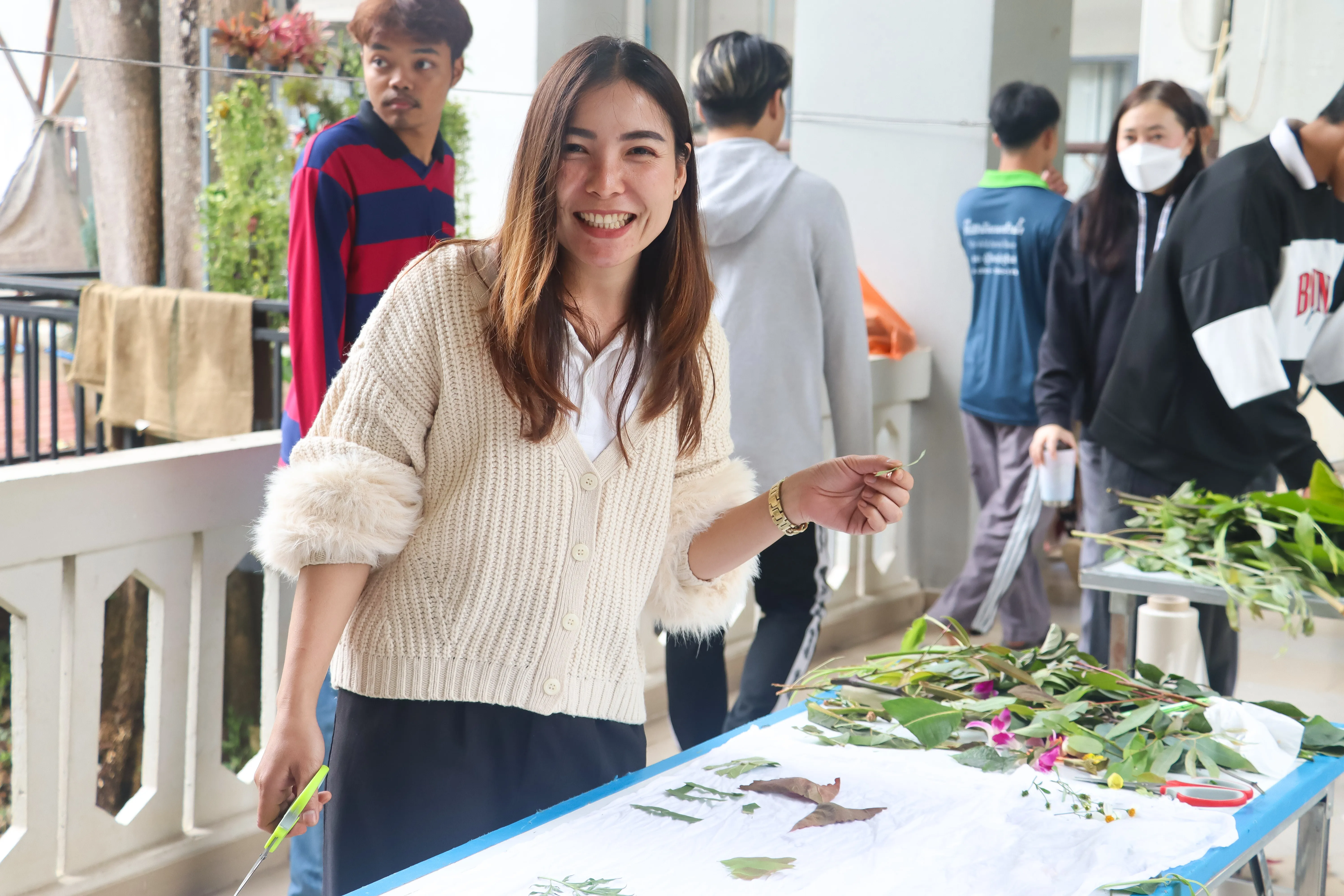 คณะรัฐศาสตร์และสังคมศาสตร์ มหาวิทยาลัยพะเยา จัดอบรมเชิงปฏิบัติการ “การทำผ้าพิมพ์รักษ์โลกลายใบคำมอกหลวง” ส่งเสริมการอนุรักษ์ทรัพยากรท้องถิ่นผ่านการเรียนรู้เชิงประสบการณ์