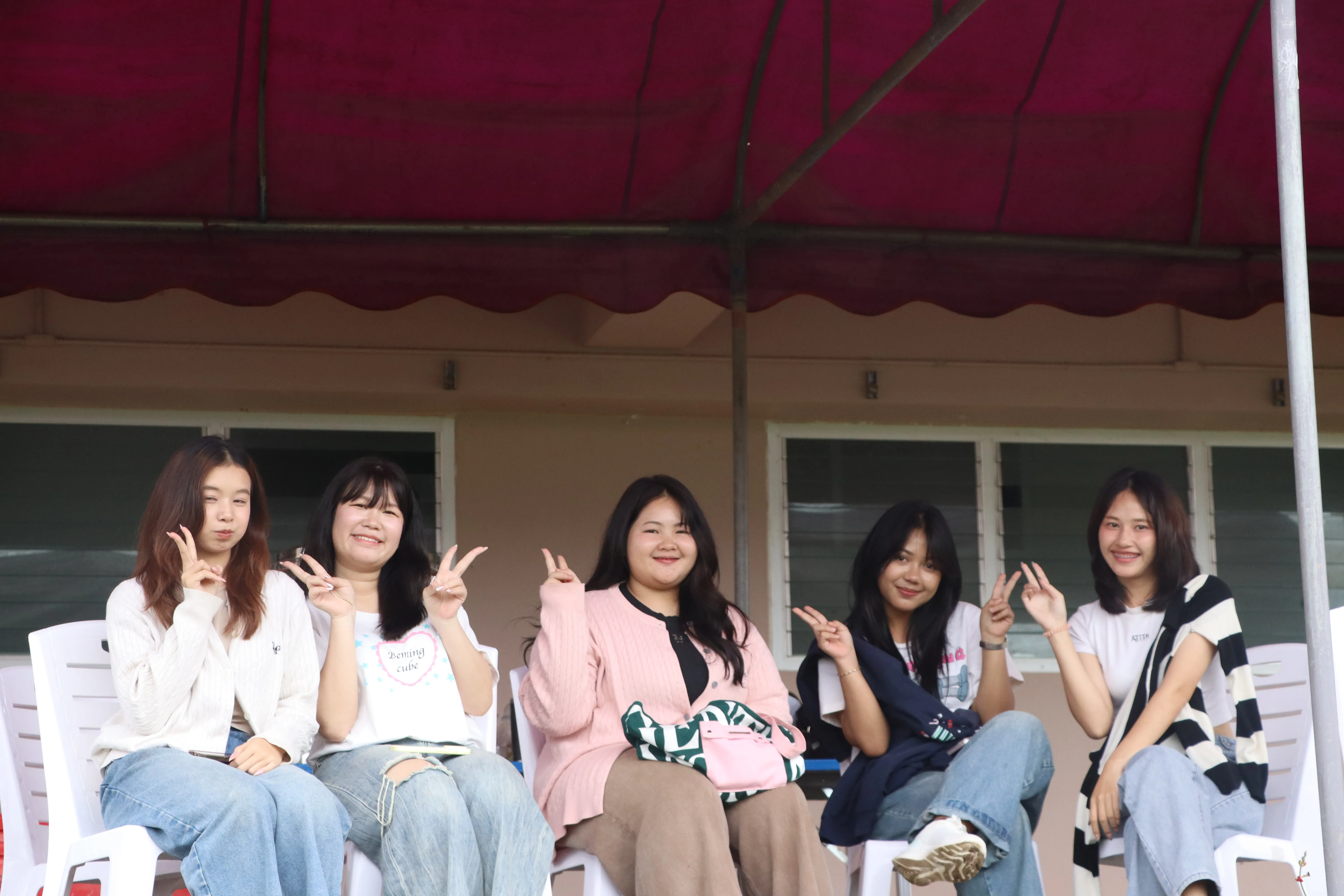 มิตรภาพบนสนามเขียว ! ชมรมกีฬาฟุตบอล - ฟุตซอล คณะรัฐศาสตร์และสังคมศาสตร์ มพ. จัดการแข่งขันฟุตบอลกระชับมิตร สานสัมพันธ์นิสิตกว่า 200 คน