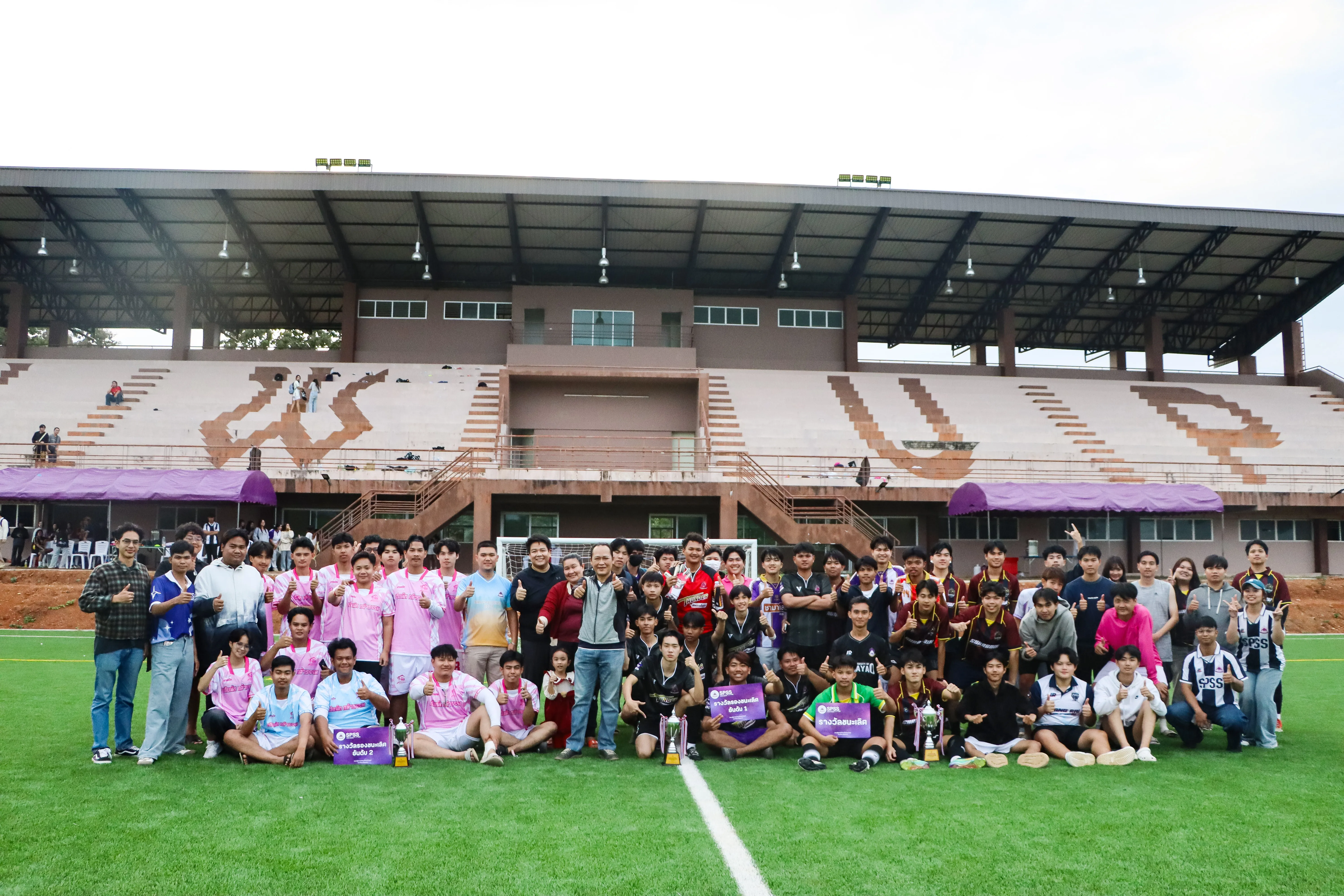 มิตรภาพบนสนามเขียว ! ชมรมกีฬาฟุตบอล - ฟุตซอล คณะรัฐศาสตร์และสังคมศาสตร์ มพ. จัดการแข่งขันฟุตบอลกระชับมิตร สานสัมพันธ์นิสิตกว่า 200 คน