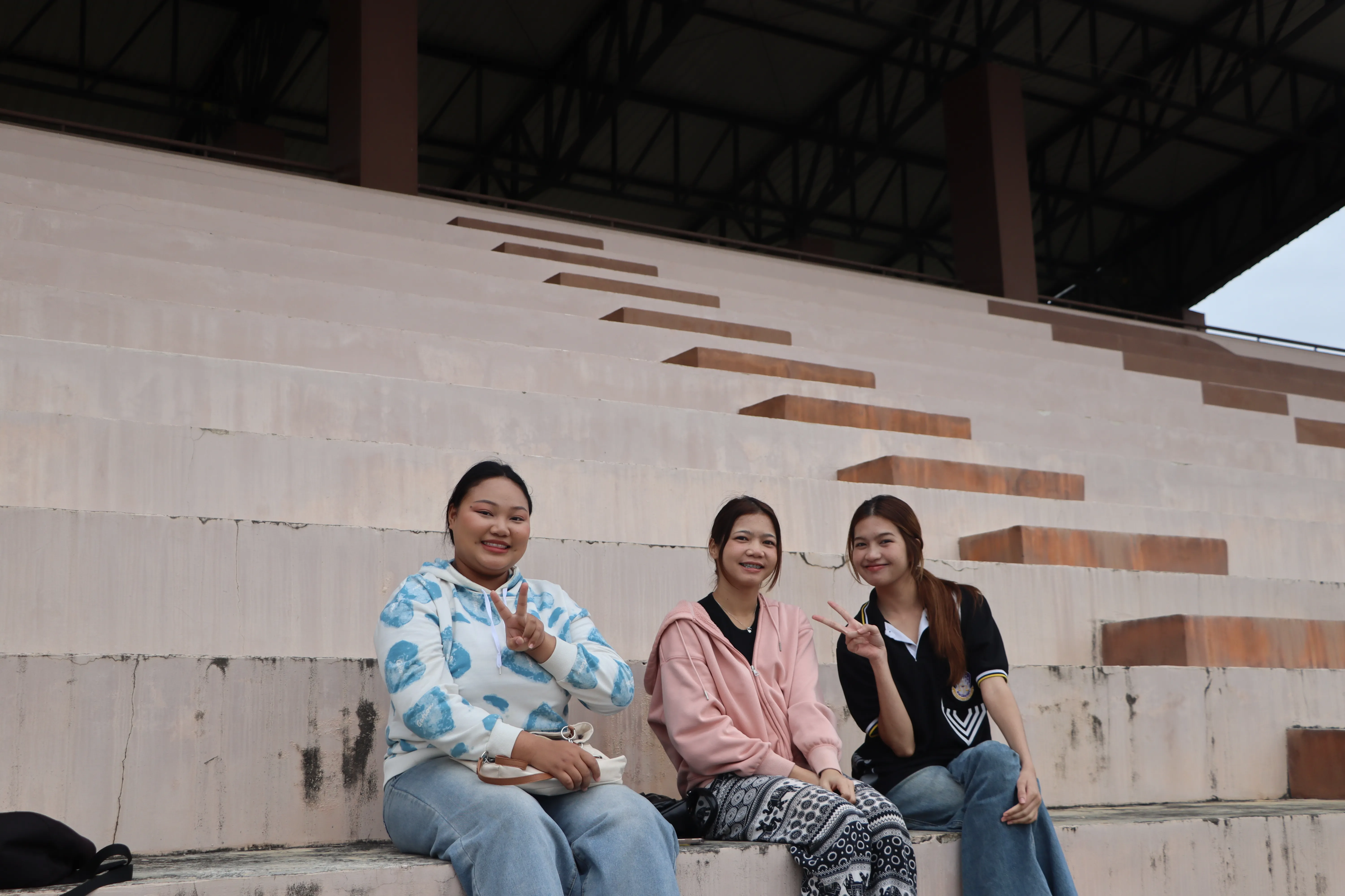 มิตรภาพบนสนามเขียว ! ชมรมกีฬาฟุตบอล - ฟุตซอล คณะรัฐศาสตร์และสังคมศาสตร์ มพ. จัดการแข่งขันฟุตบอลกระชับมิตร สานสัมพันธ์นิสิตกว่า 200 คน