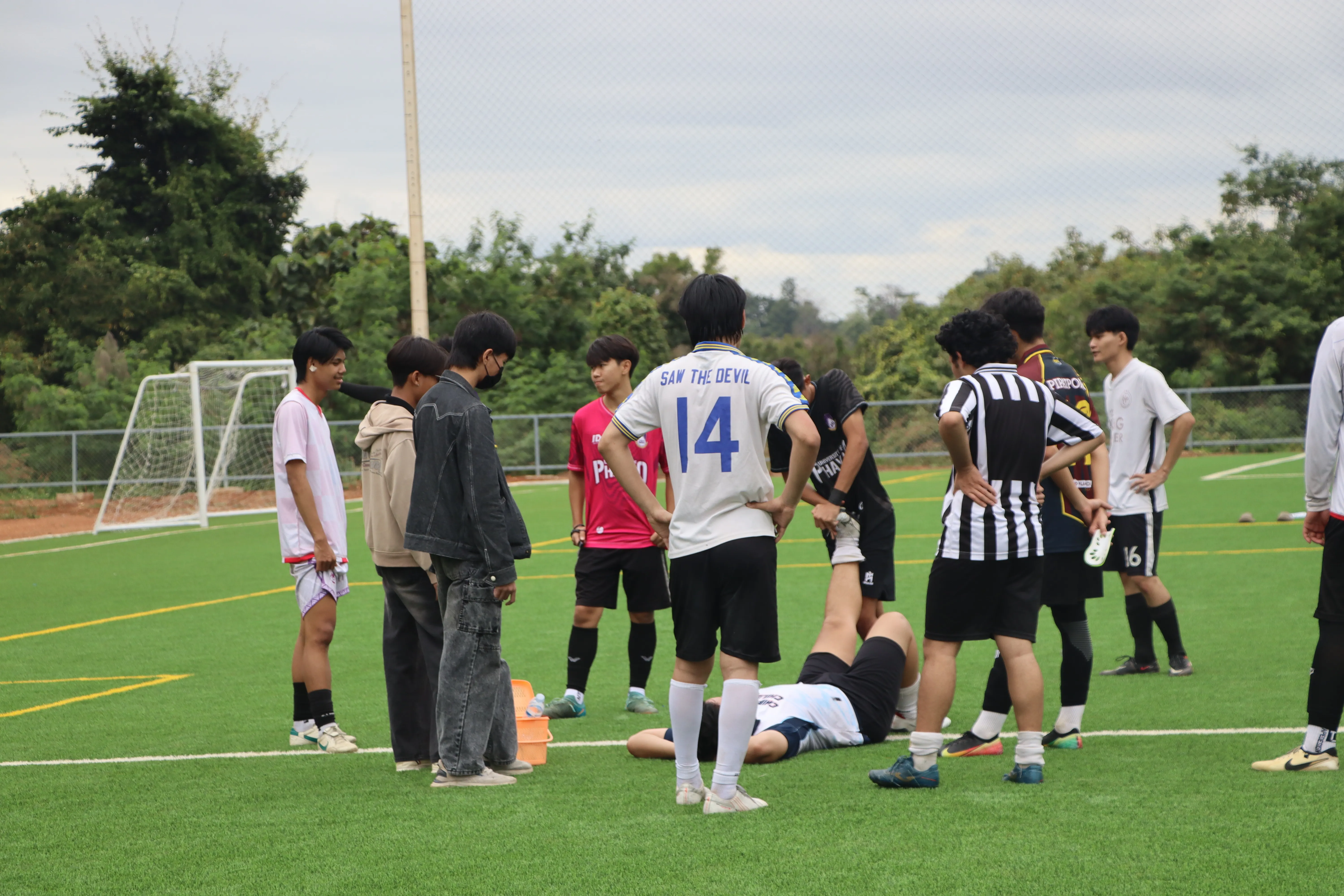 มิตรภาพบนสนามเขียว ! ชมรมกีฬาฟุตบอล - ฟุตซอล คณะรัฐศาสตร์และสังคมศาสตร์ มพ. จัดการแข่งขันฟุตบอลกระชับมิตร สานสัมพันธ์นิสิตกว่า 200 คน