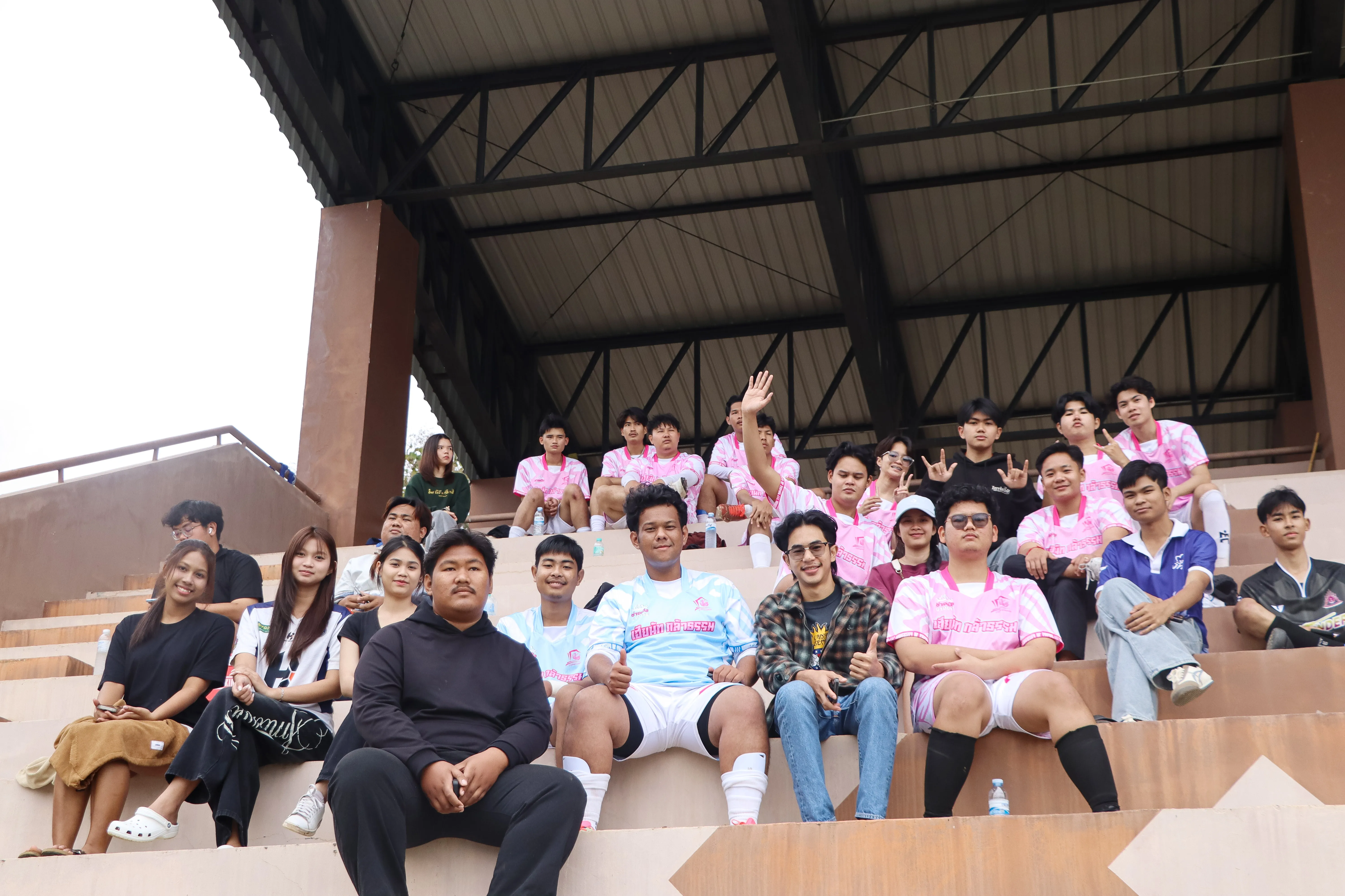 มิตรภาพบนสนามเขียว ! ชมรมกีฬาฟุตบอล - ฟุตซอล คณะรัฐศาสตร์และสังคมศาสตร์ มพ. จัดการแข่งขันฟุตบอลกระชับมิตร สานสัมพันธ์นิสิตกว่า 200 คน