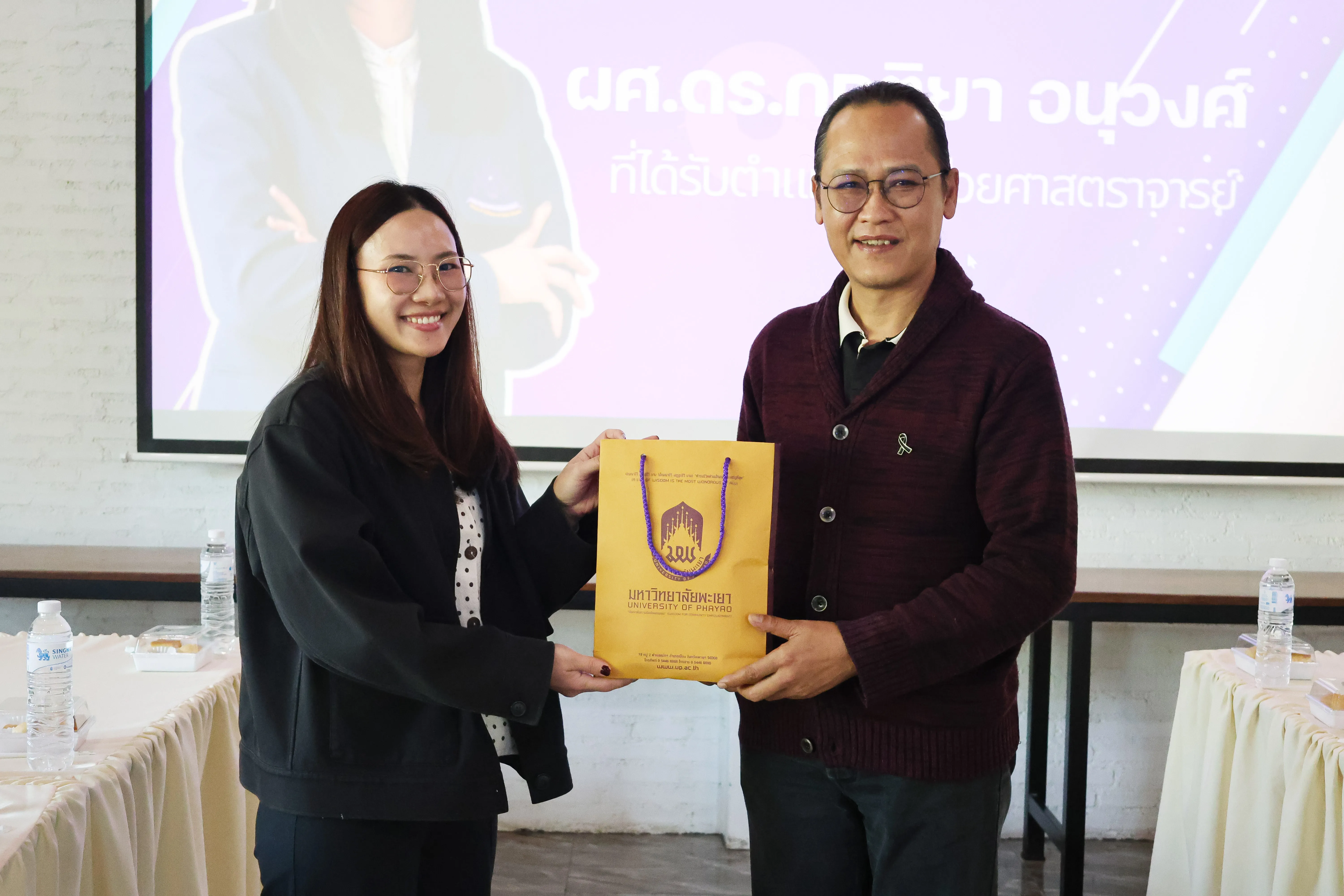 คณะรัฐศาสตร์และสังคมศาสตร์ มพ. จัดประชุมบุคลากร ประจำภาคการศึกษาที่ 2/2568 พร้อมงานเลี้ยงปีใหม่สร้างขวัญกำลังใจ